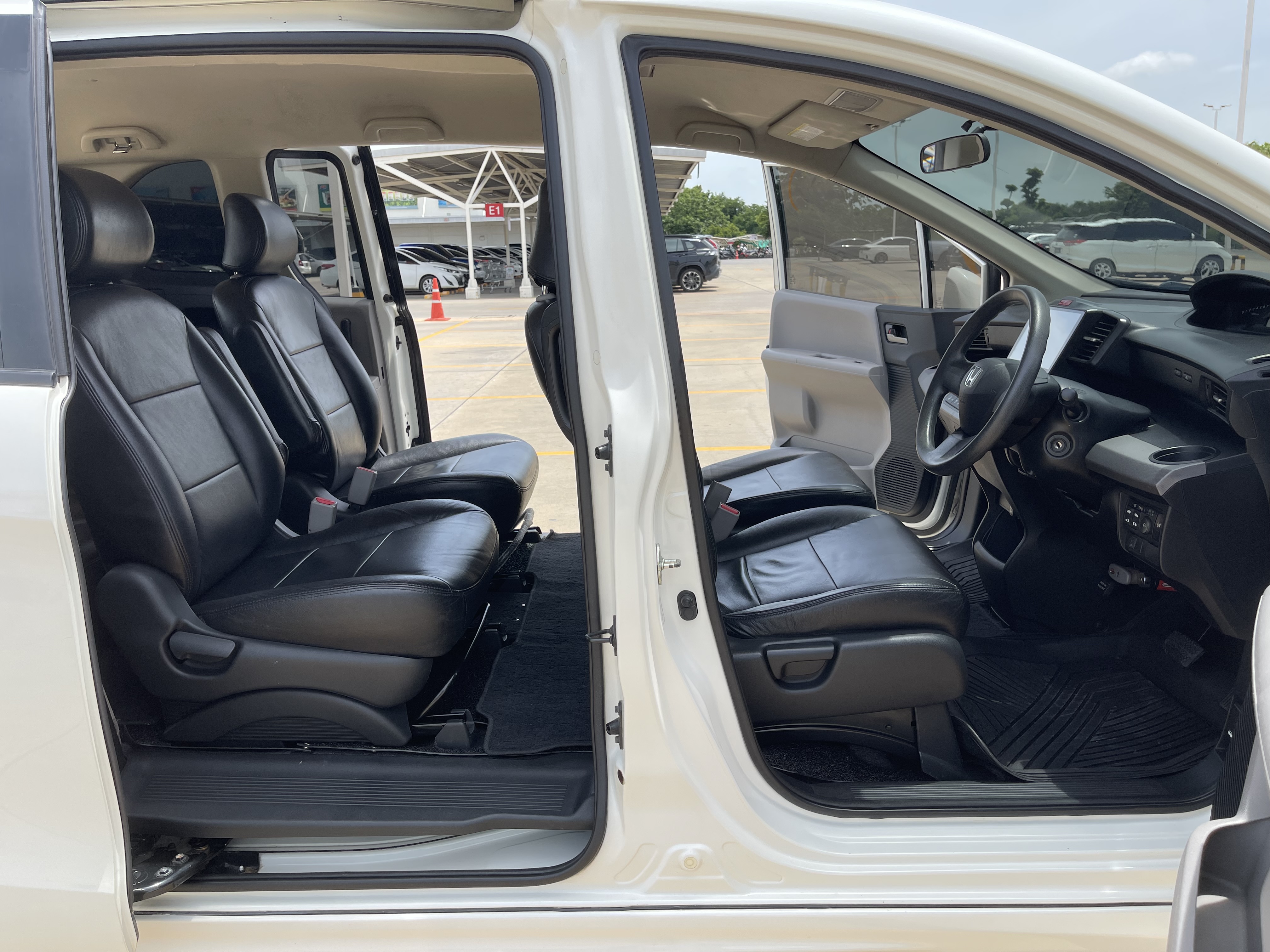 Honda Freed 1.5 E At 2012 ขาวมุก