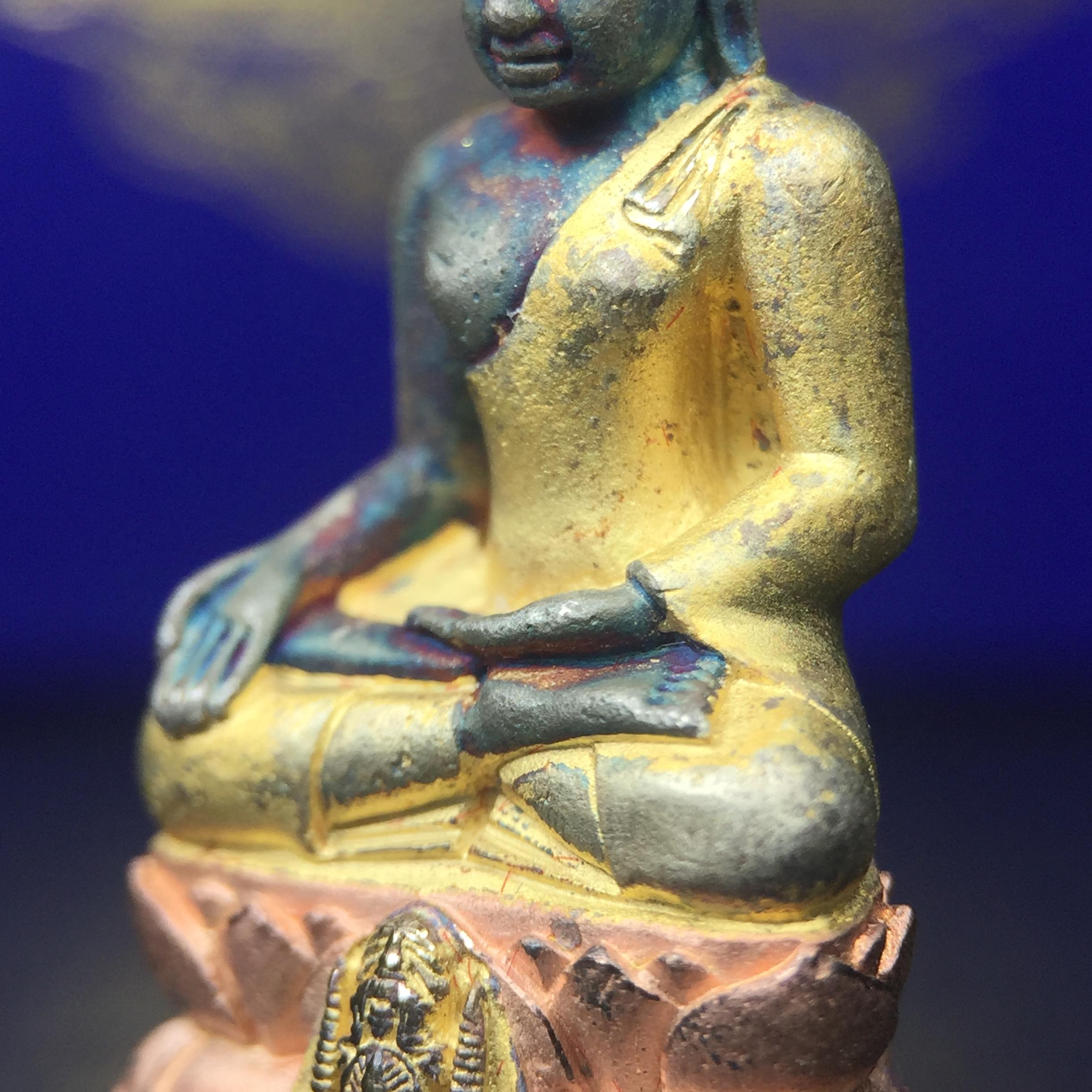 พระกริ่งไพรีพินาศ ครองสิริราชสมบัติครบ 50 ปี พ.ศ.2540 เนื้อเงินสามกษัตริย์ ผิวเดิมๆขึ้นสีรุ้งธรรมชาติแบบนิยม(สเน่ห์พระเนื้อเงินสีสันที่ธรรมชาติสรรค์สร้าง)พร้อมกล่องบรรจุเดิมครบ(เข้มขลังทรงอานุภาพยิ่งใหญ่ กำราบศัตรูพ่ายสิ้น พระไพรีพินาศ)(หายาก)1ใน539 องค์