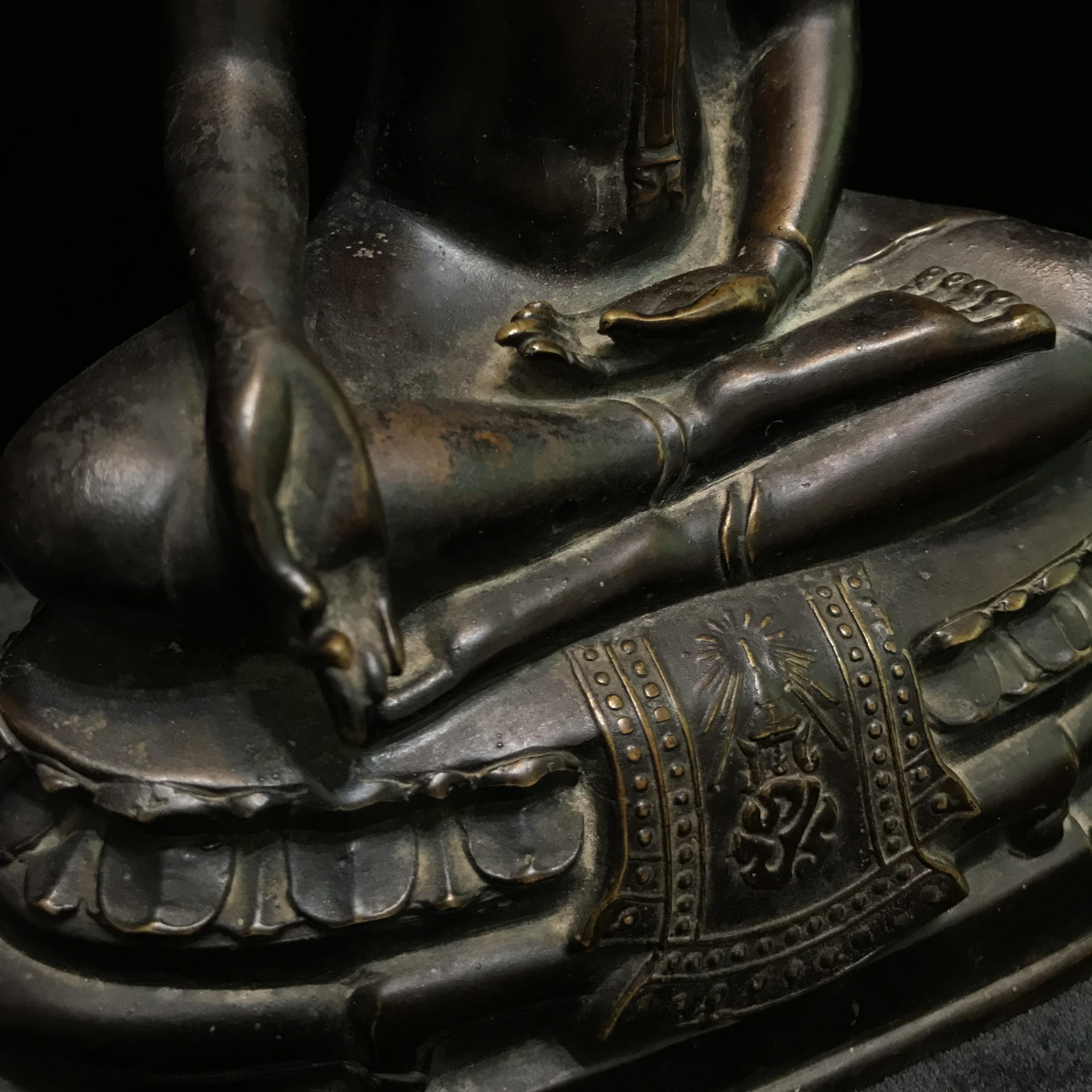 จักรพรรดิแห่งพระบูชา ภปร พระพุทธรูป ภปร รุ่นแรก(กฐินต้น) พ.ศ.2506 วัดเทวสังฆาราม(วัดเหนือ)จังหวัดกาญจนบุรี หน้าตัก5นิ้ว(ในหลวงรัชกาลที่9เสด็จเททอง)