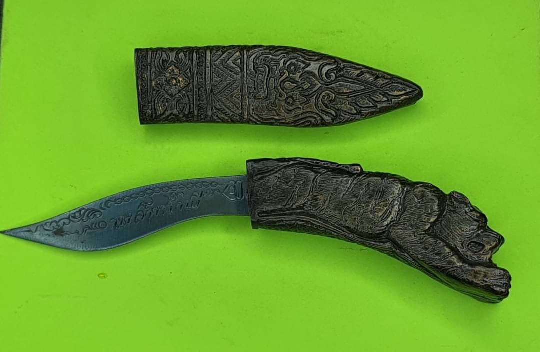 ของป้องกัน มีดด้ามเสือ มีดหมอด้ามเสือ ด้ามพญาเสือ เหล็กน้ำพี้ 3 นิ้ว ปลุกเสกแล้ว