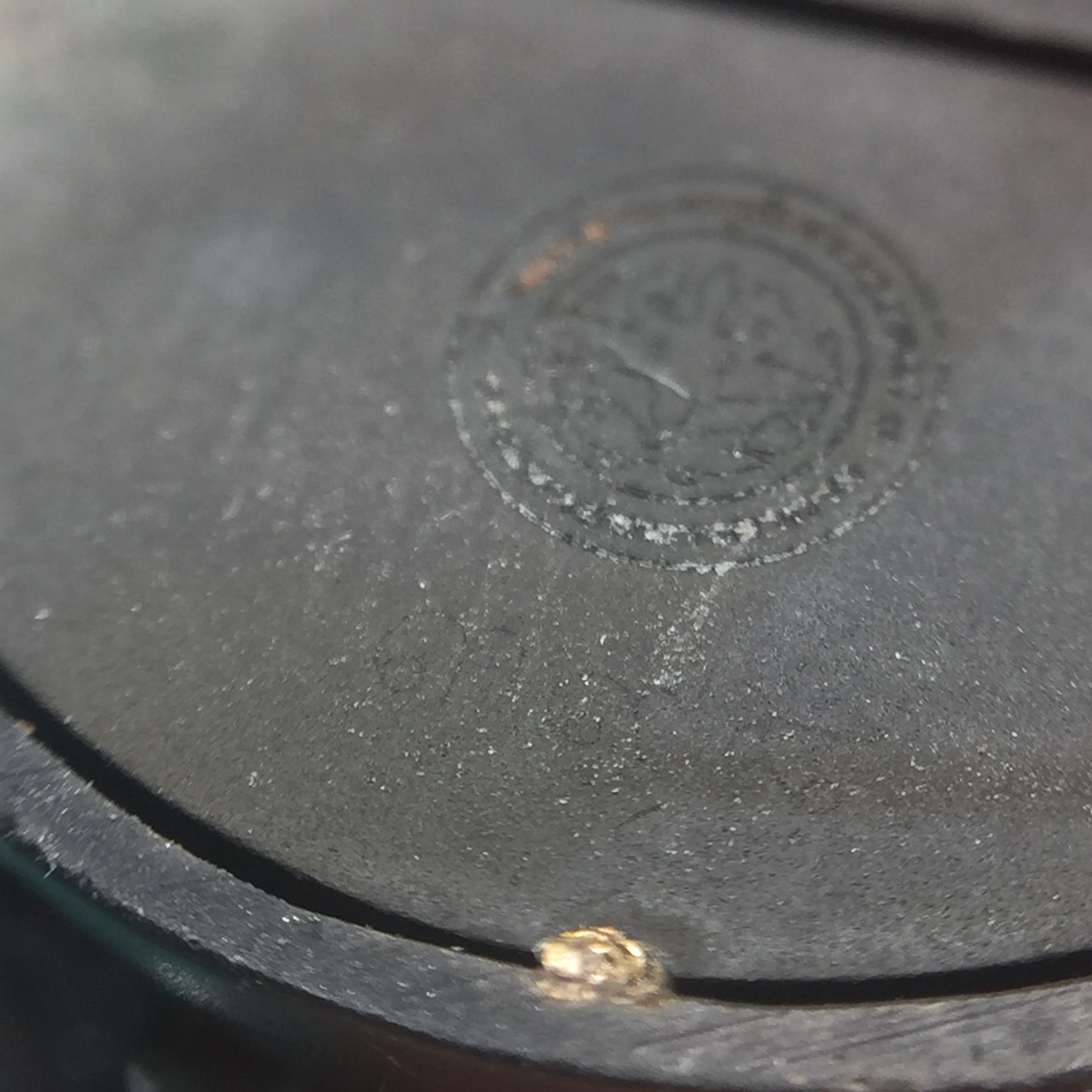 พระพุทธรูปคุ้มเกล้า ภปร. มหามงคล 80พรรษา “รุ่นเย็นศิระเพราะพระบริบาล 80พรรษา มหากษัตริย์คู่แผ่นดินสยาม” เนื้อนวโลหะรมดำ พิมพ์ใหญ่ ขนาด 18*35 มม.