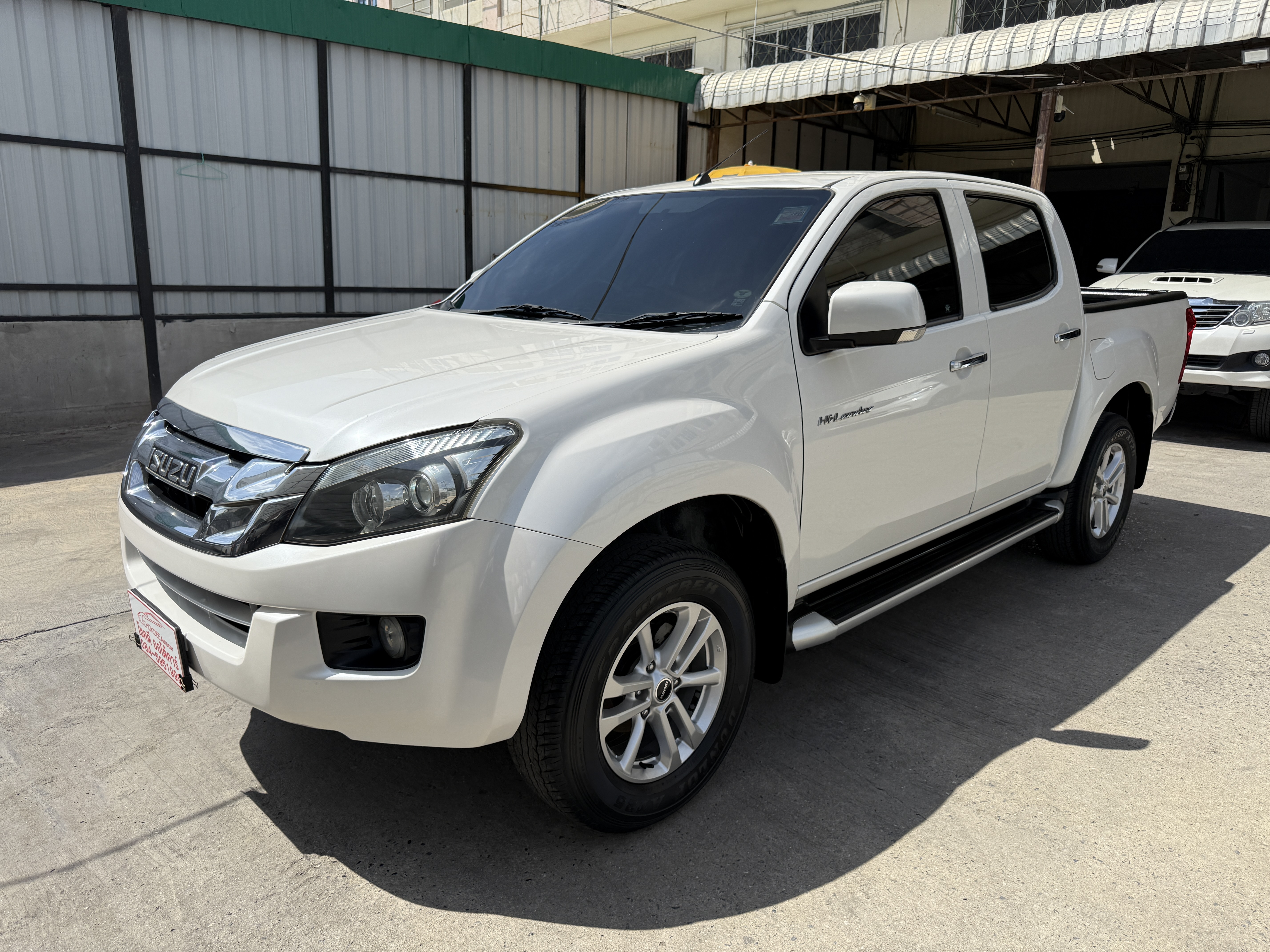 Isuzu Dmax All New 4ประตู Hi-Lander 2.5 Vgs Z Dvd 2013 ขาวมุก