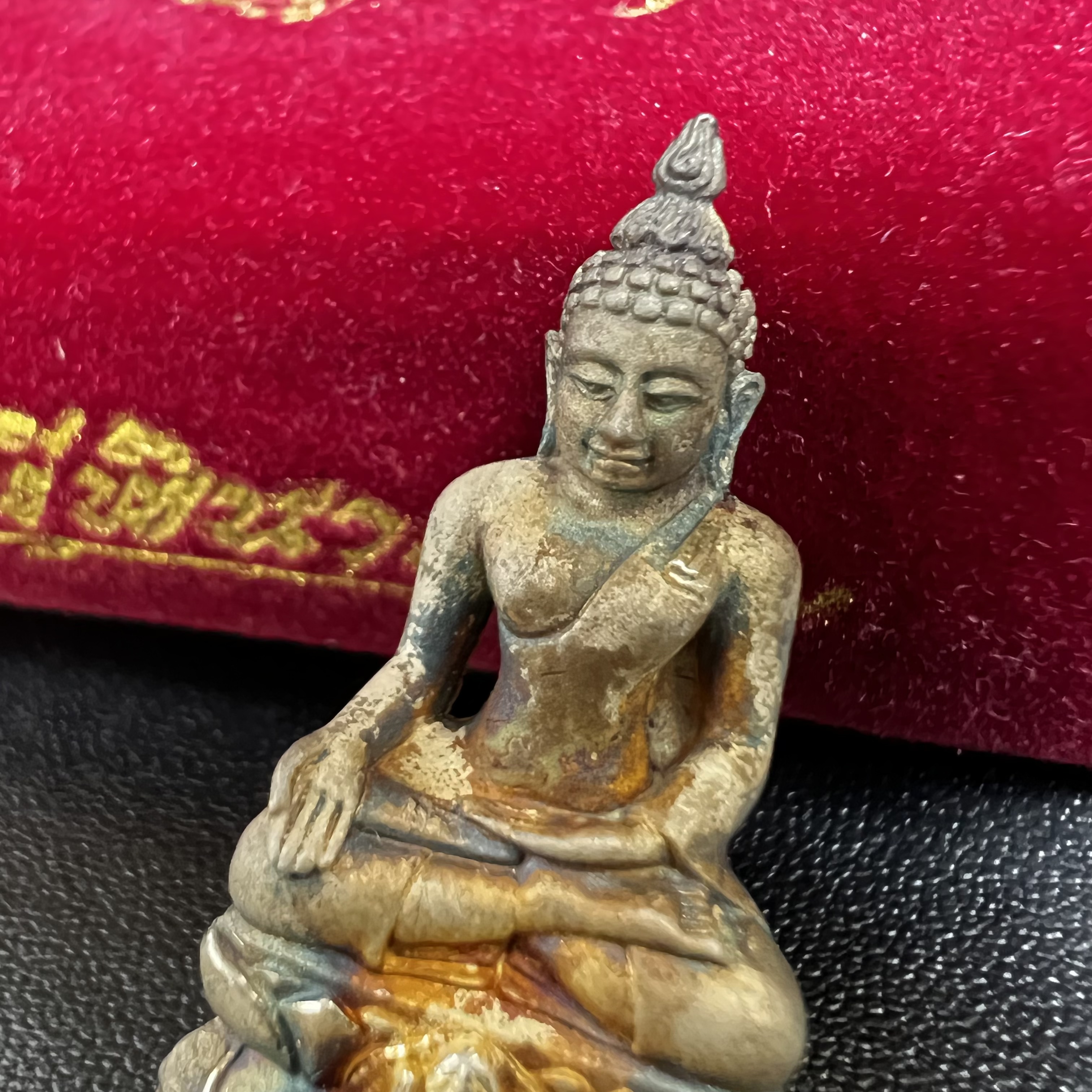 พระกริ่งไพรีพินาศ ตรากาญจนาภิเษก วัดบวรนิเวศวิหาร ที่ระลึกในหลวงรัชกาลที่9 ครองสิริราชสมบัติครบ 50 ปี เนื้อเงิน(สภาพผิวเดิม ขึ้นสีรุ้งธรรมชาติ สวยแบบนิยม)พร้อมกล่องบรรจุเดิม หมายเลข 5493