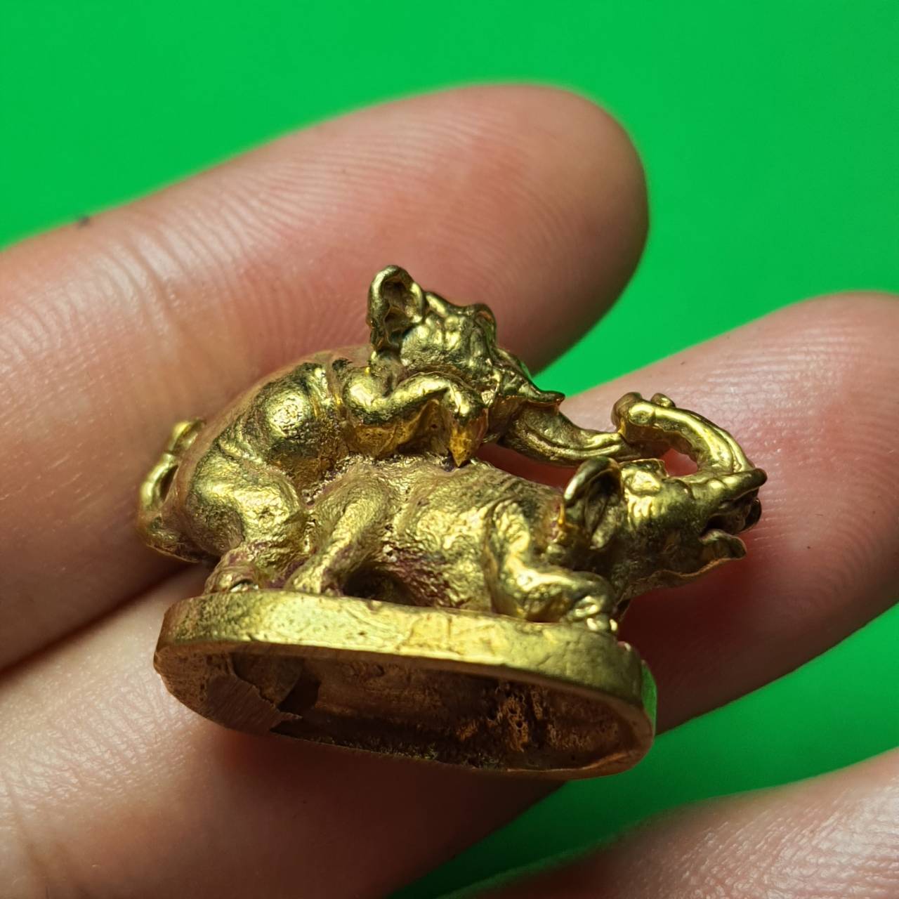 ของเสน่ห์ ช้างผสมโขลง เนื้อทองเหลือง เลี่ยมกรอบ ช้างผสมโขลง ช้างมงคล