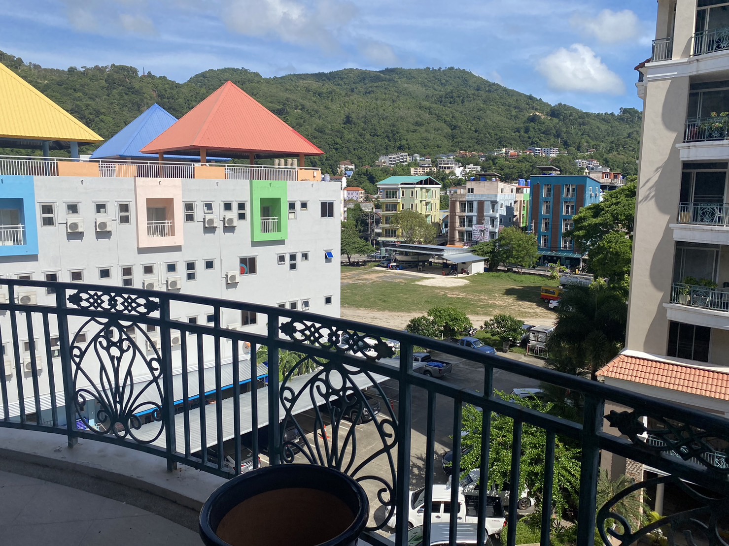 For Rent : Condo near Patong Beach, 2 Bedroom 2 Bathroom, 5th flr.