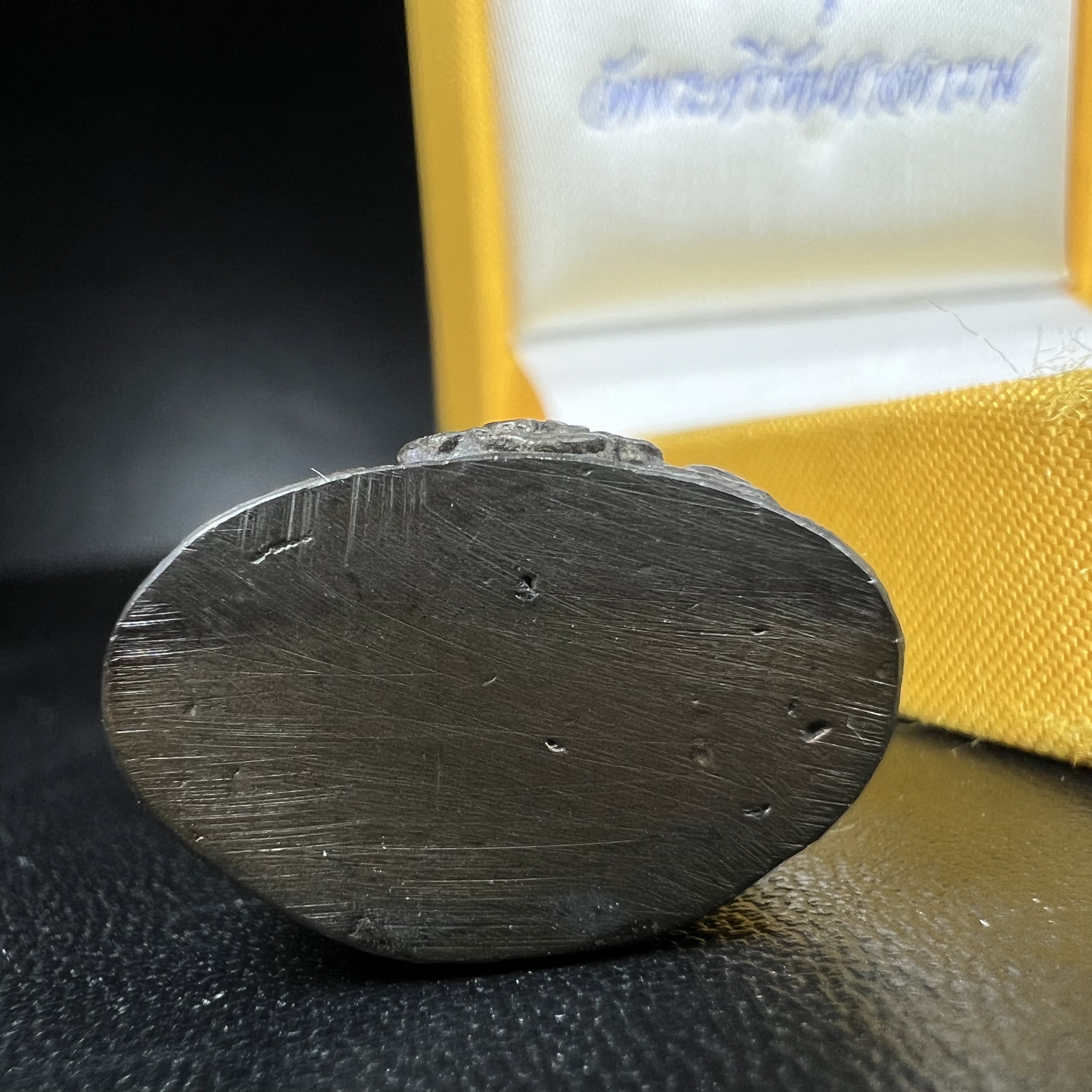 พระกริ่ง ภปร รุ่นสร้างหอพระมหาวิทยาลัยธรรมศาสตร์ ปี2542 เนื้อนวโลหะ มหาพิธี 3วาระอันยิ่งใหญ่(1ใน5000องค์)