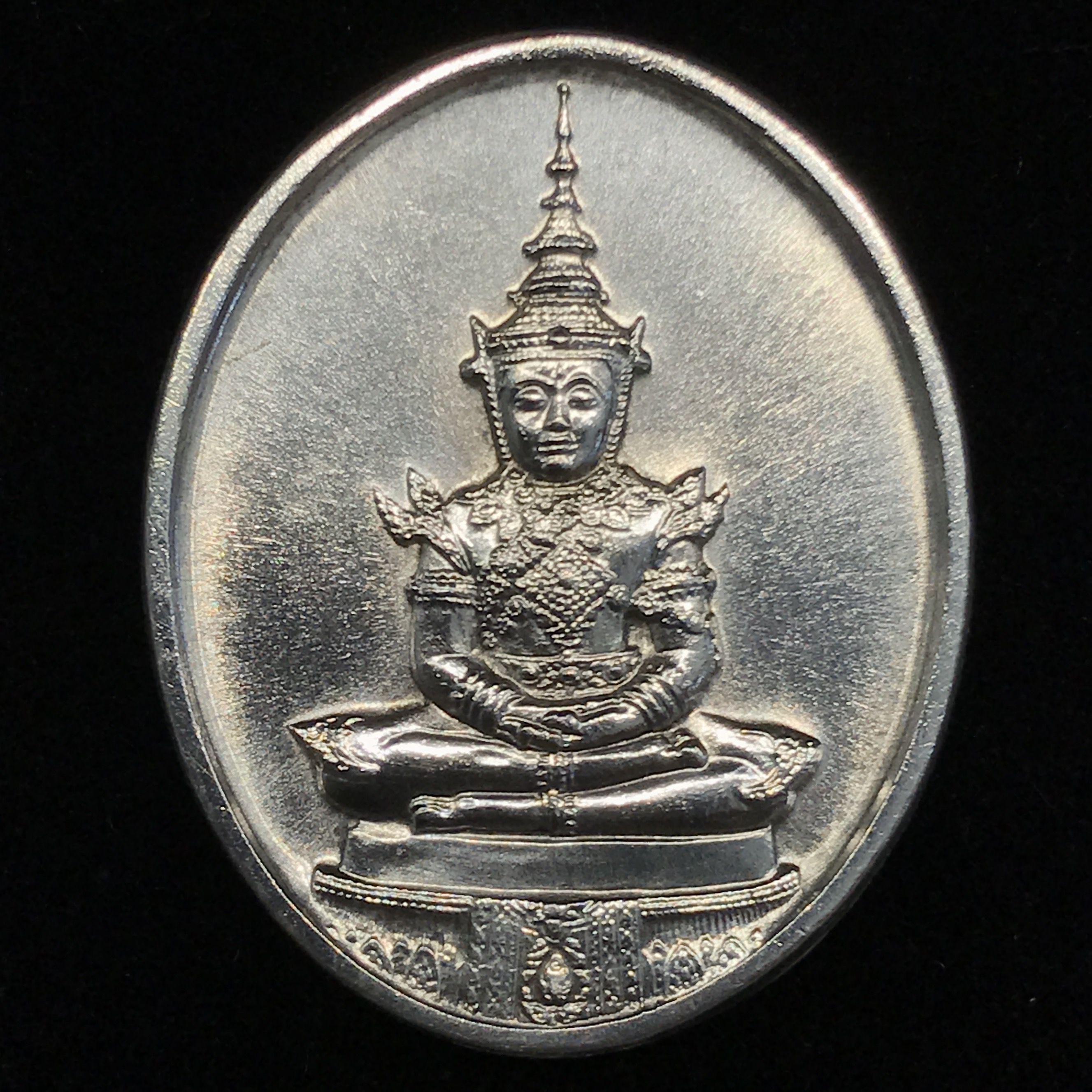 เหรียญพระแก้วมรกต ภปร พระราชศรัทธา ปี 2525 ฉลองกรุง 200 ปี เนื้อเงินพิมพ์ฤดูร้อน(สภาพสวยกล่องเดิม)