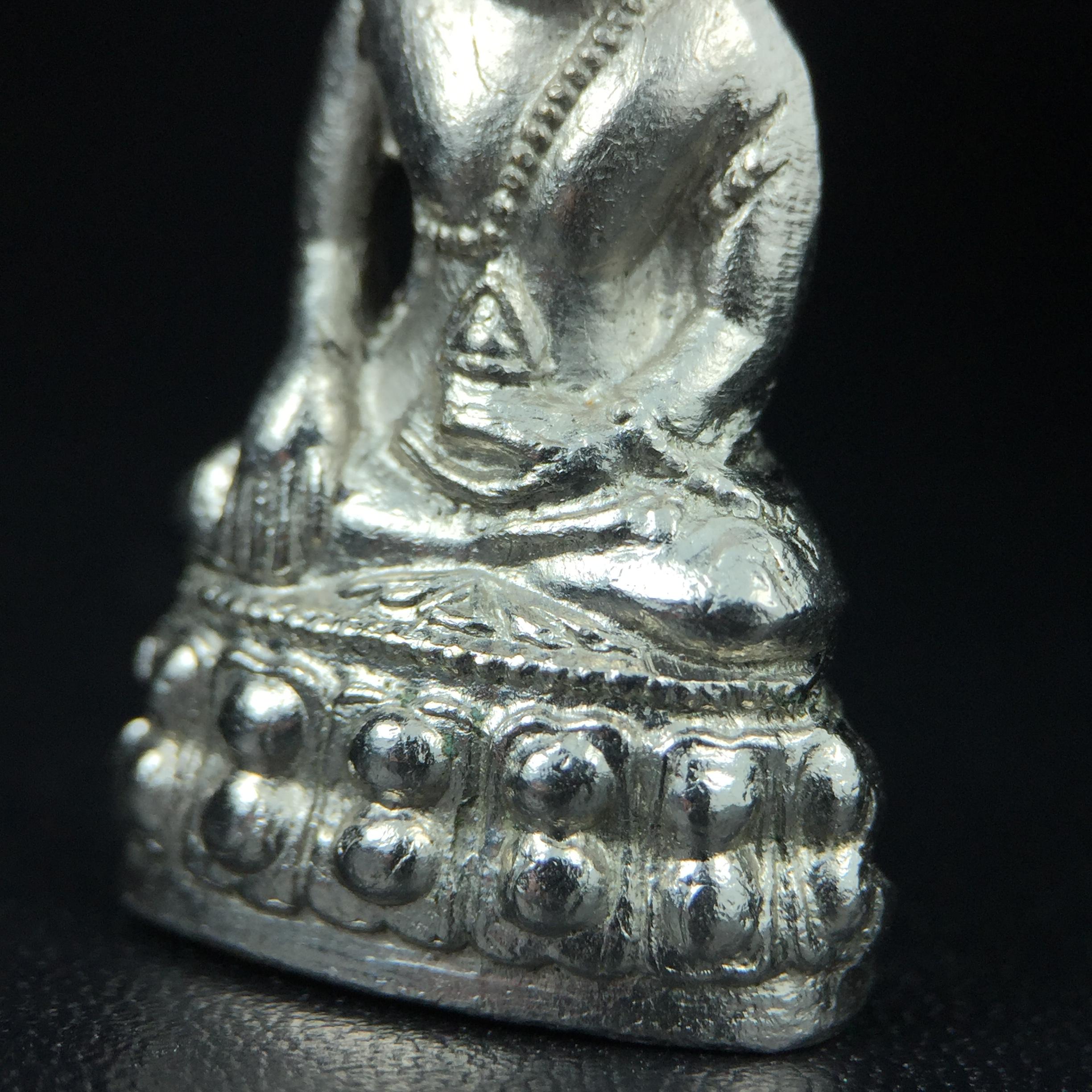 พระกริ่งโสฬส (มปร.) วัดราชประดิษฐ์ ปี 2515 เนื้อกะไหล่เงิน(กรรมการ)(กะไหล่เงินเดิมหายาก) เนื้อกะไหล่ทองเดิม สร้างน้อย หายาก หลวงปู่ทิม ปลุกเสก(ในหลวงรัชกาลที่9 เสด็จเททอง)พระดี พิธีใหญ่