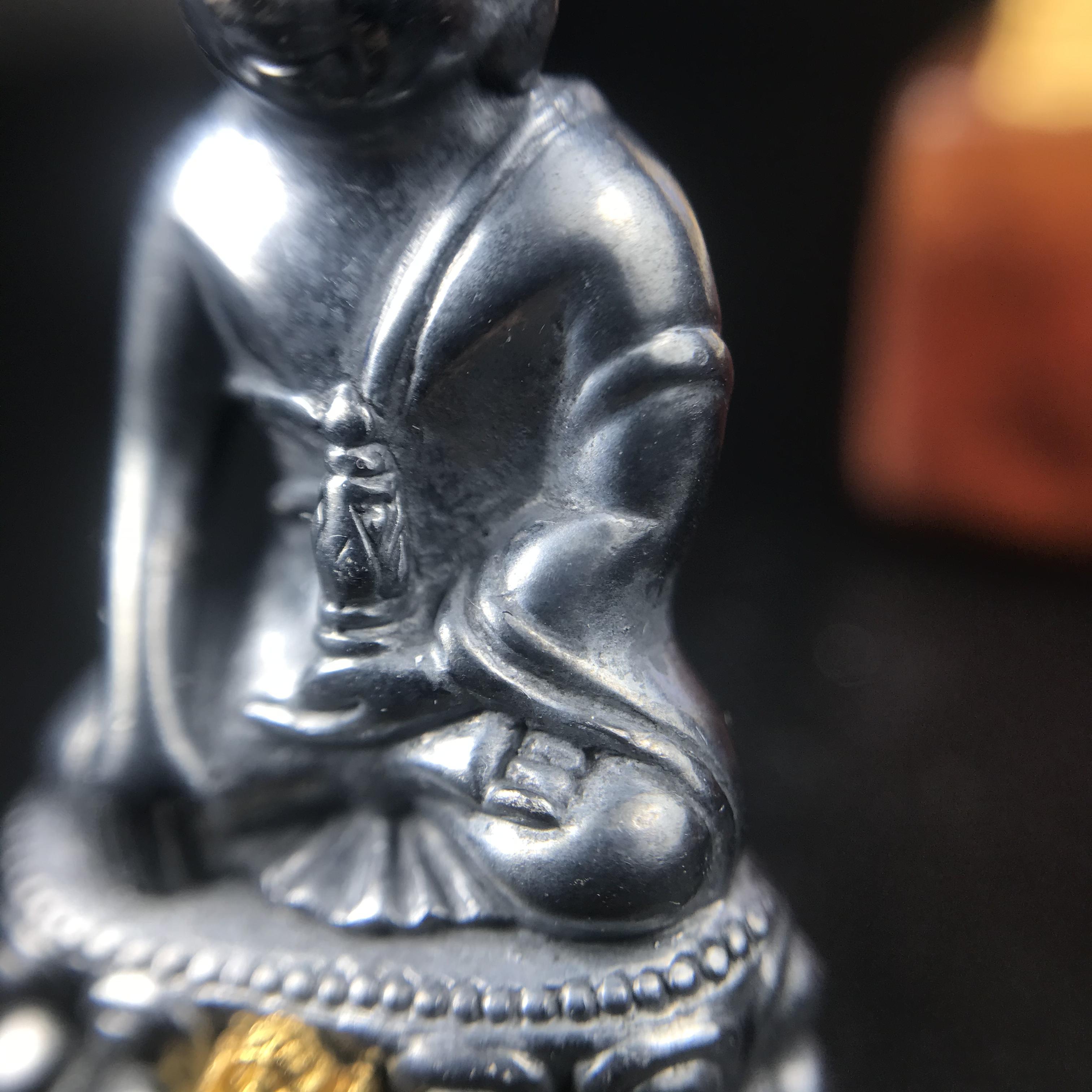 พระกริ่งสมเด็จญาณ วัดบวรนิเวศวิหาร เนื้อเงินบริสุทธิ์ 92.5% ตรากาญจนาภิเษกทองคำ+พระชัยวัฒน์ไพรีพินาศ เนื้อทองคำ พระราชทานแจกเมื่อ 3 ตุลาคม 2538 มาพร้อม กล่องลายไม้สุดหรู(ครบชุด หายาก)