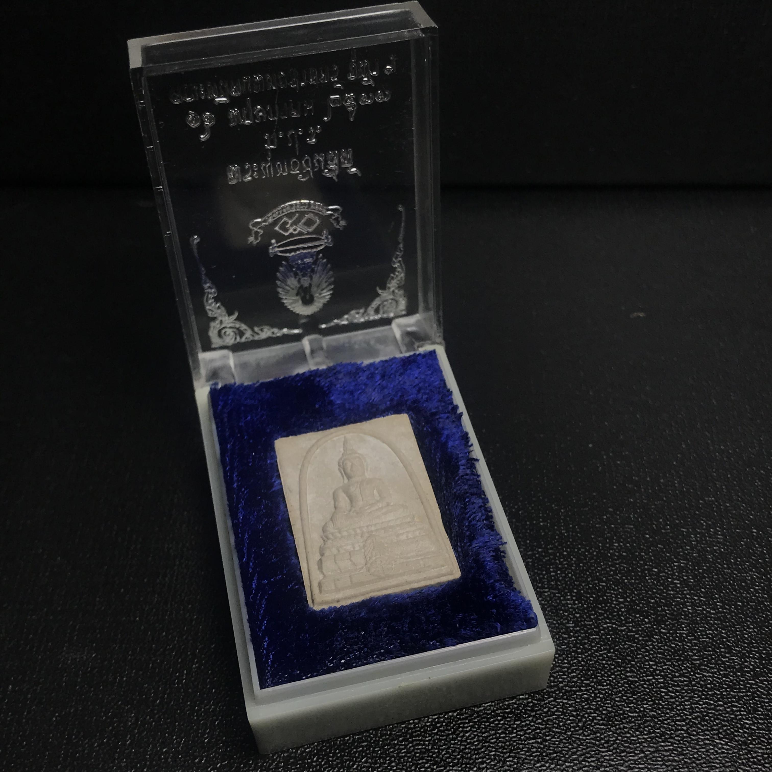 พระพุทธชินสีห์ ภปร. ทันโต เสฏโฐ ปี2533 พิมพ์เล็ก(หายาก) บรรจุพระทนต์ในหลวง รุ่นเดียวในประวัติศาสตร์ ****รุ่นนี้ขอแนะนำ****