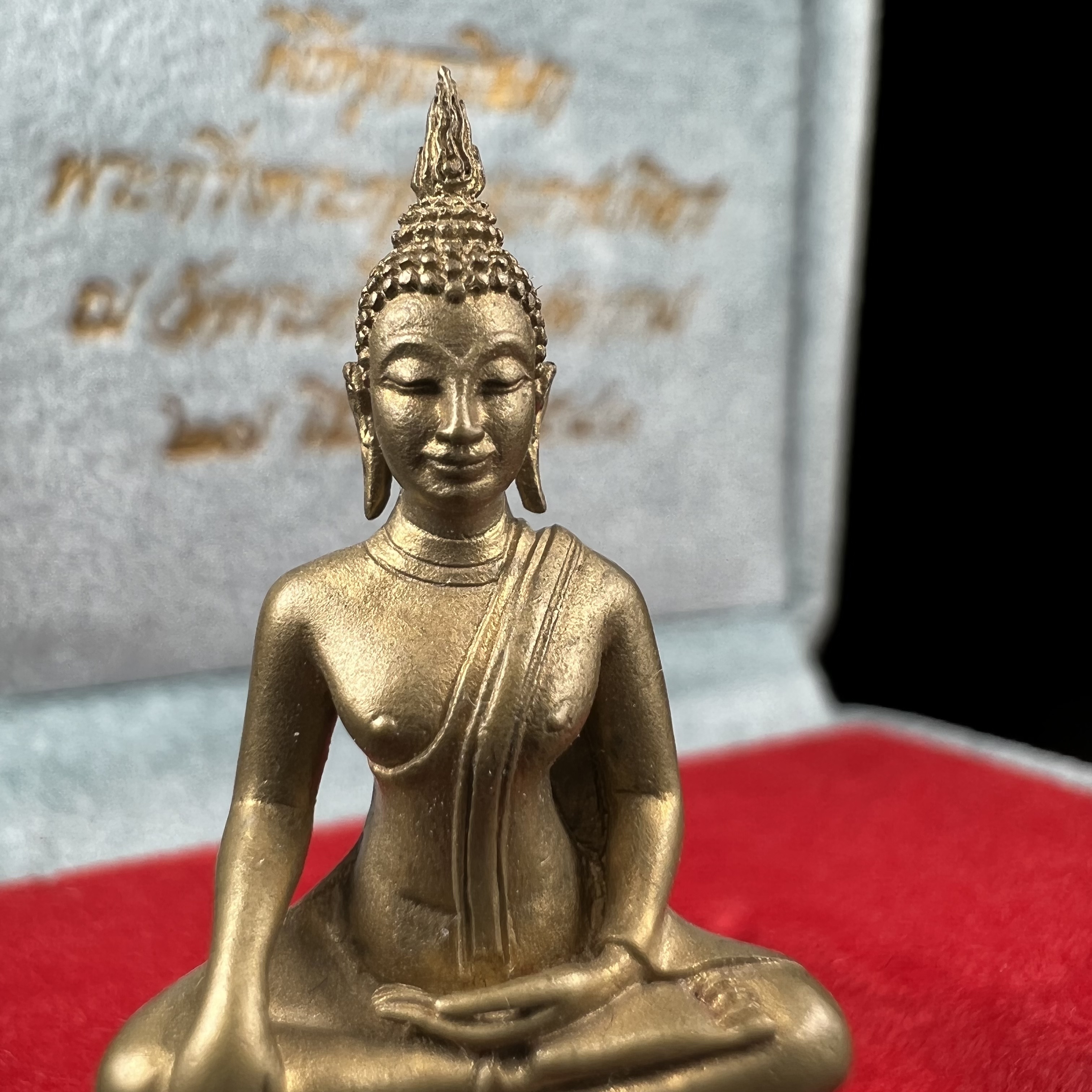 พระกริ่งพระพุทธนวราชบพิตร ครองสิริราชสมบัติครบ 50 ปี พ.ศ.2540 เนื้อทอง93 ชุดพระราชทาน(หายาก)