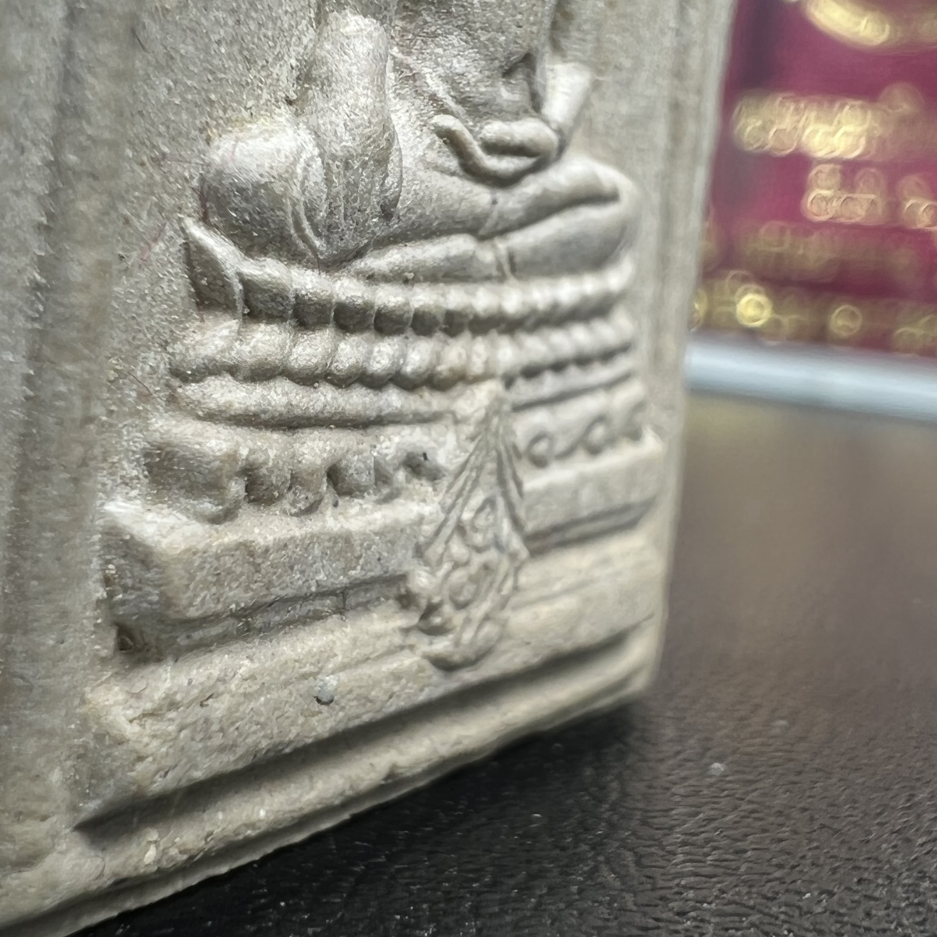 พระพุทธชินสีห์ ภปร. ทันโต เสฏโฐ ปี2533 พิมพ์ใหญ่(องค์นี้ด้านหลังบรรจุพลอยเสกมงคลเยอะมาก) บรรจุพระทนต์ในหลวง รุ่นเดียวในประวัติศาสตร์ ****รุ่นนี้ขอแนะนำ****