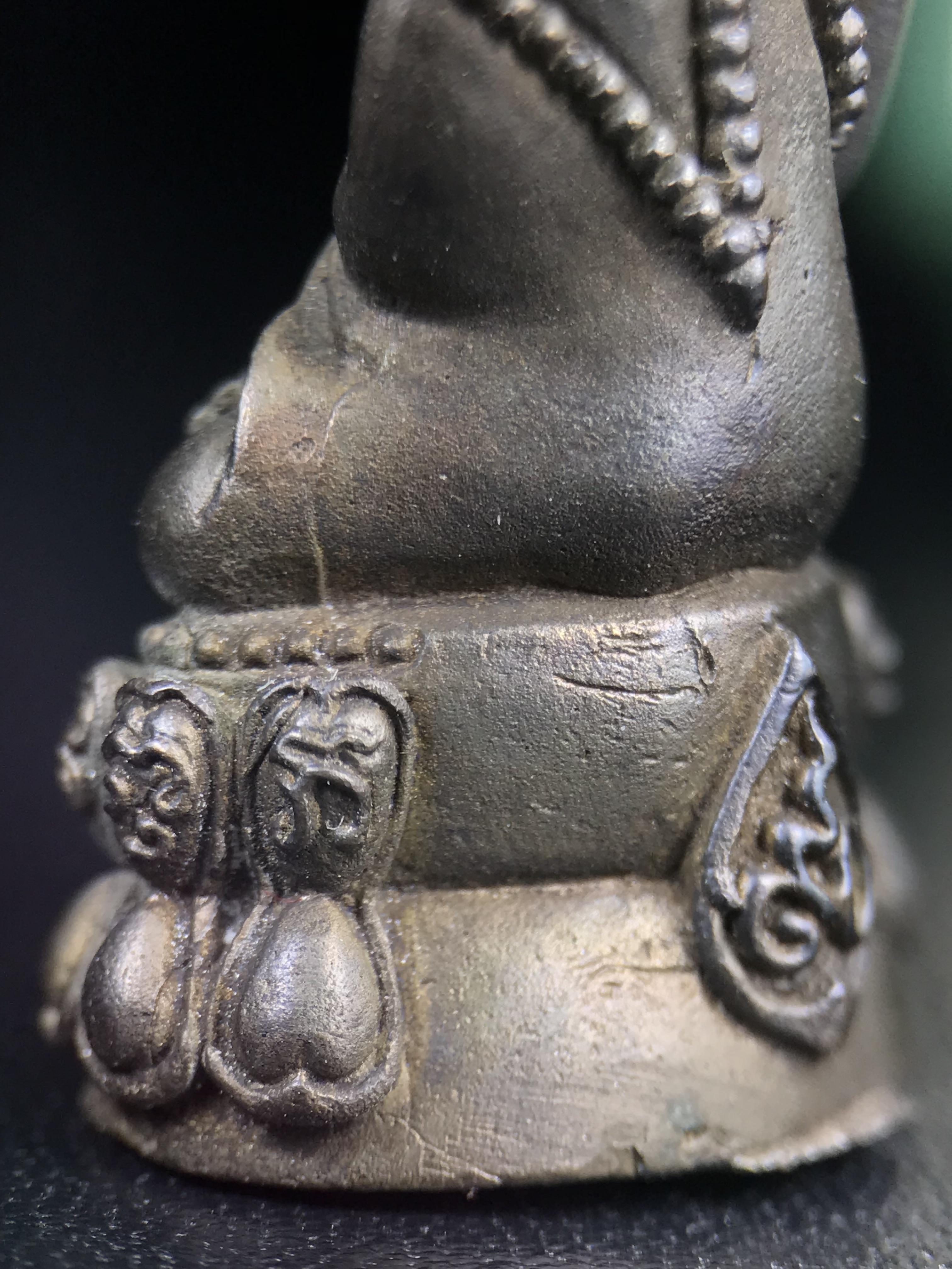 พระกริ่งวาสนา สมเด็จพระสังฆราช(วาสน์)วัดราชบพิธฯ ปี 2531 เนื้อนวโลหะ สร้างเป็นที่ระลึกในคราวที่สมเด็จพระอริยวงศาคตญาณ สมเด็จพระสังฆราช(วาสน์ วาสโน)มีพระชนมายุครบ90พรรษา(ในหลวง ร.9 เสด็จในพิธี)งานแกะแม่พิมพ์โดย นายช่างเกษม มงคลเจริญ)(1ใน1991องค์)