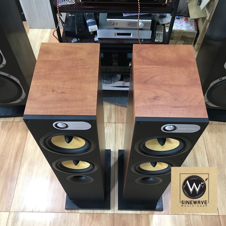 ลำโพง ยี่ห้อ B&W รุ่น 684 สีวอลนัท