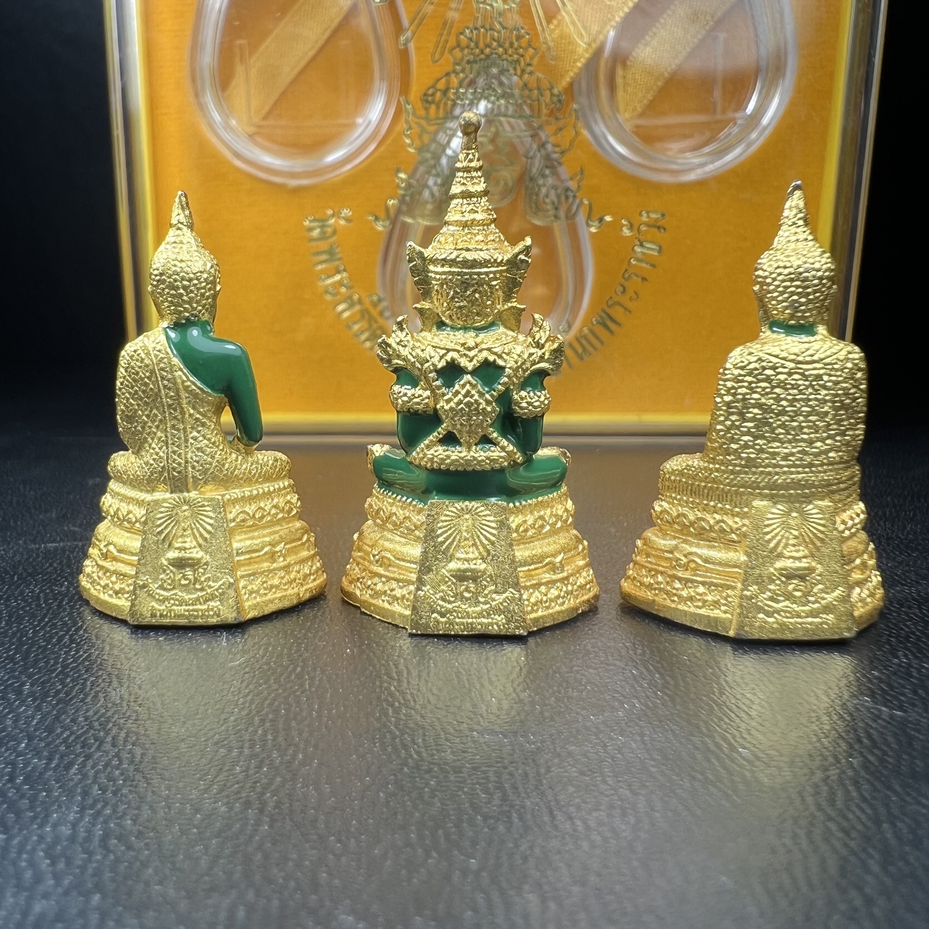 พระพุทธมหามณีรัตนปฏิมากร(พระแก้วมรกต) วัดพระศรีรัตนศาสดาราม สำนักพระราชวัง จัดสร้าง ชุด3 ฤดู ร้อน ฝน หนาว(บรรจุมวลสารใต้ฐาน)