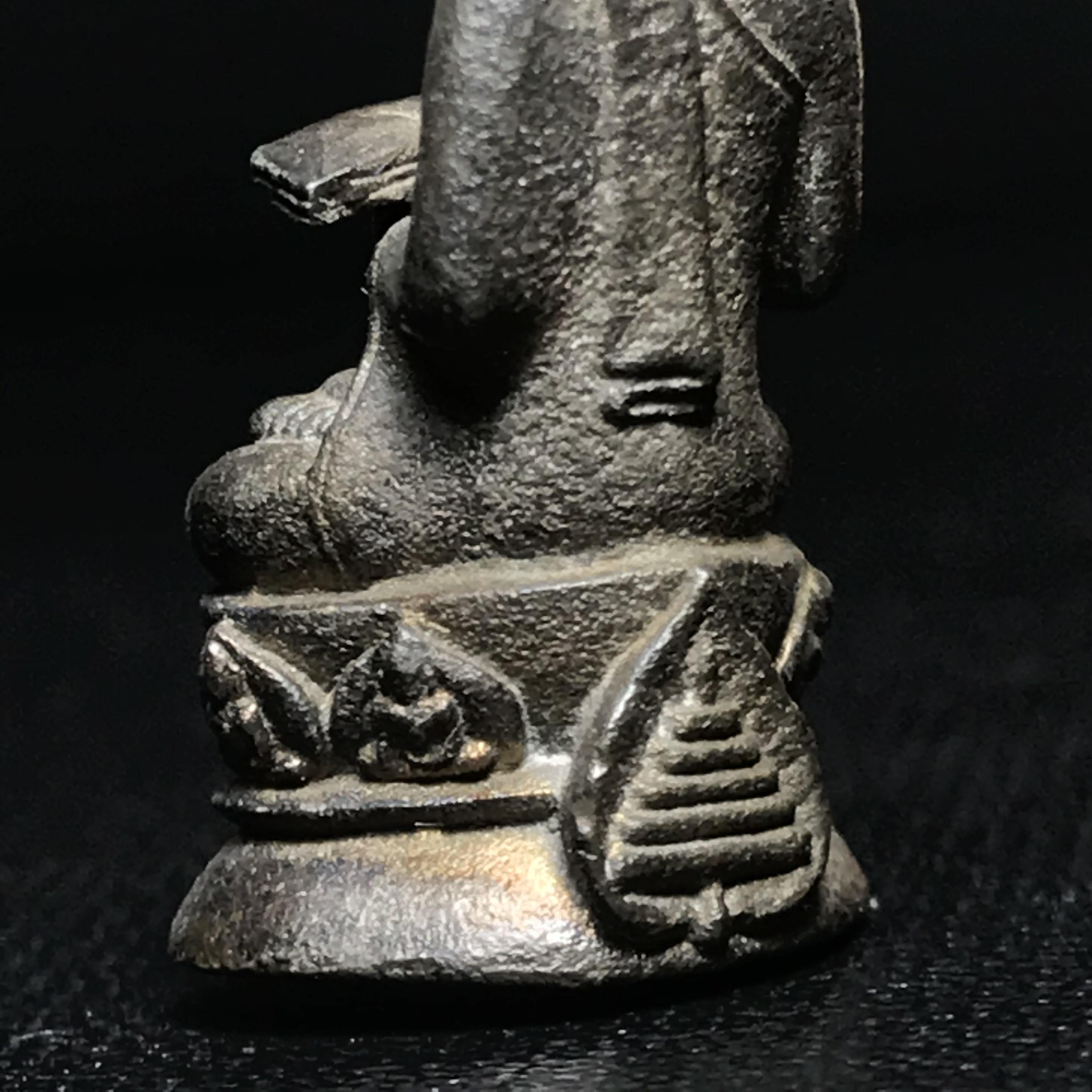 พระกริ่งปรมานุชิตชิโนรส วัดพระเชตุพนวิมลมังคลาราม(วัดโพธิ์) ปี2533 เนื้อนวโลหะ ( ในหลวงรัชกาลที่9เสด็จเททอง)