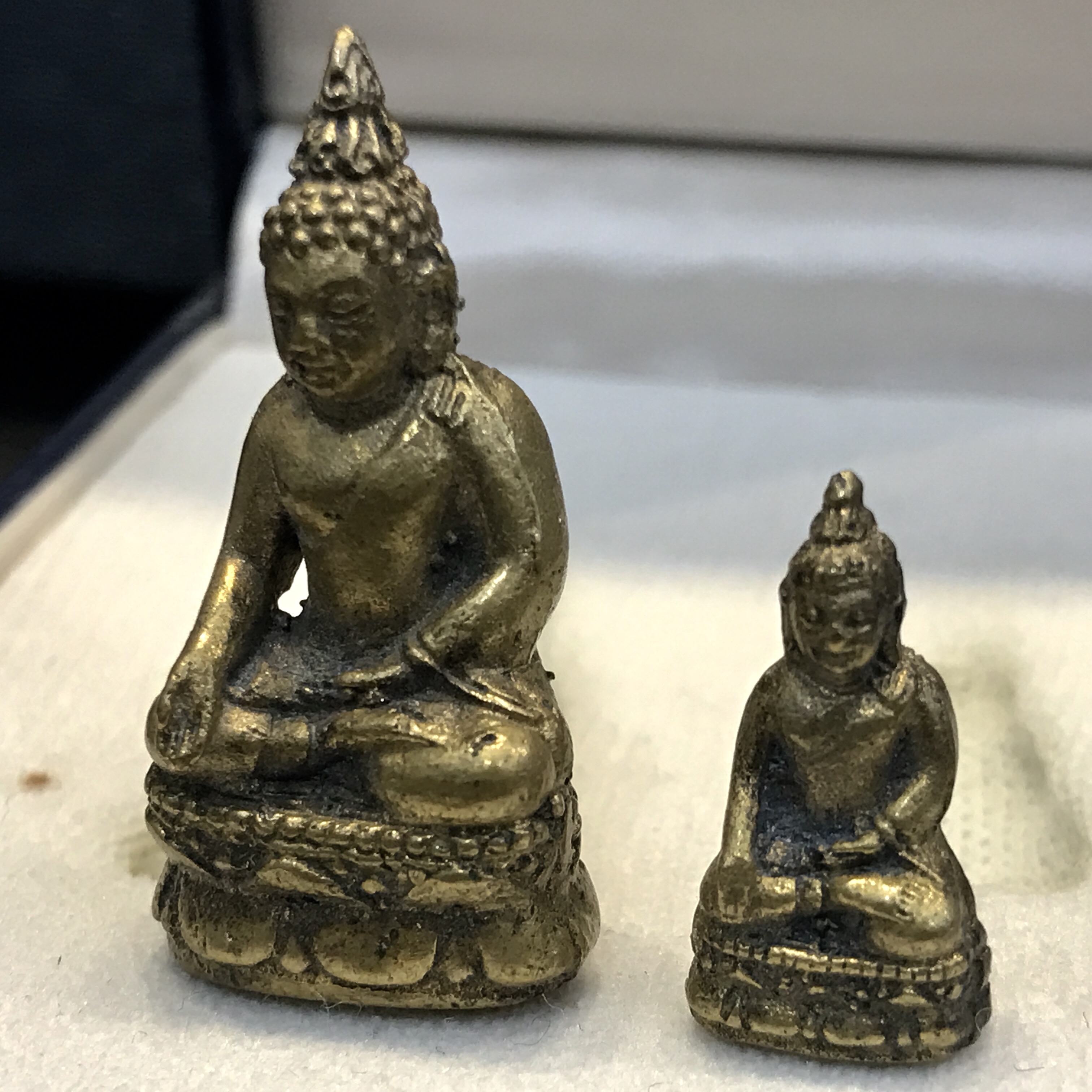 พระกริ่ง-พระชัยวัฒน์ไพรีพินาศ วัดบวรนิเวศวิหาร รุ่นผ้าป่าสิงห์บุรี ปี2528(กล่องหนังนิยม)