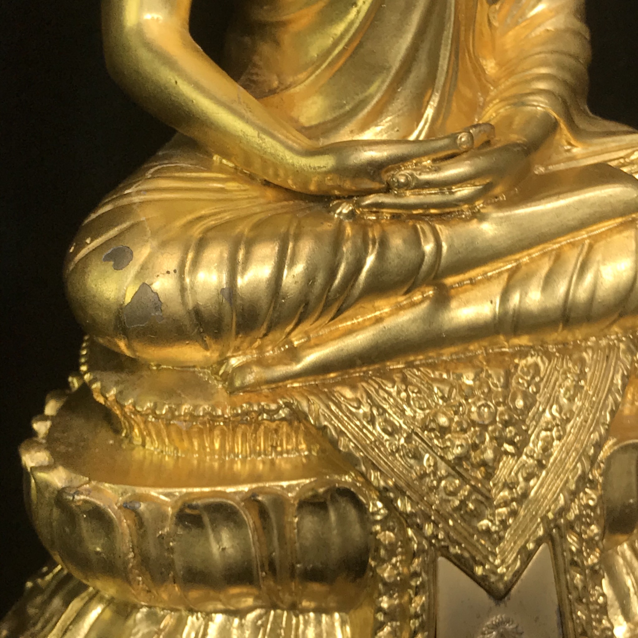 พระพุทธนวมมหาราชายุจฉับปริวัตนมงคล ภปร. พระบาทสมเด็จพระเจ้าอยู่ห้วรัชกาลที่9 เนื่องในวโรกาสเฉลิมพระชนมพรรษา 6 รอบ ( 72 พรรษา )ปี 2542 โดยสำนักนายกรัฐมนตรี หน้าตัก 5นิ้ว(พิธีใหญ่ พุทธศิลป์สวย งดงาม)