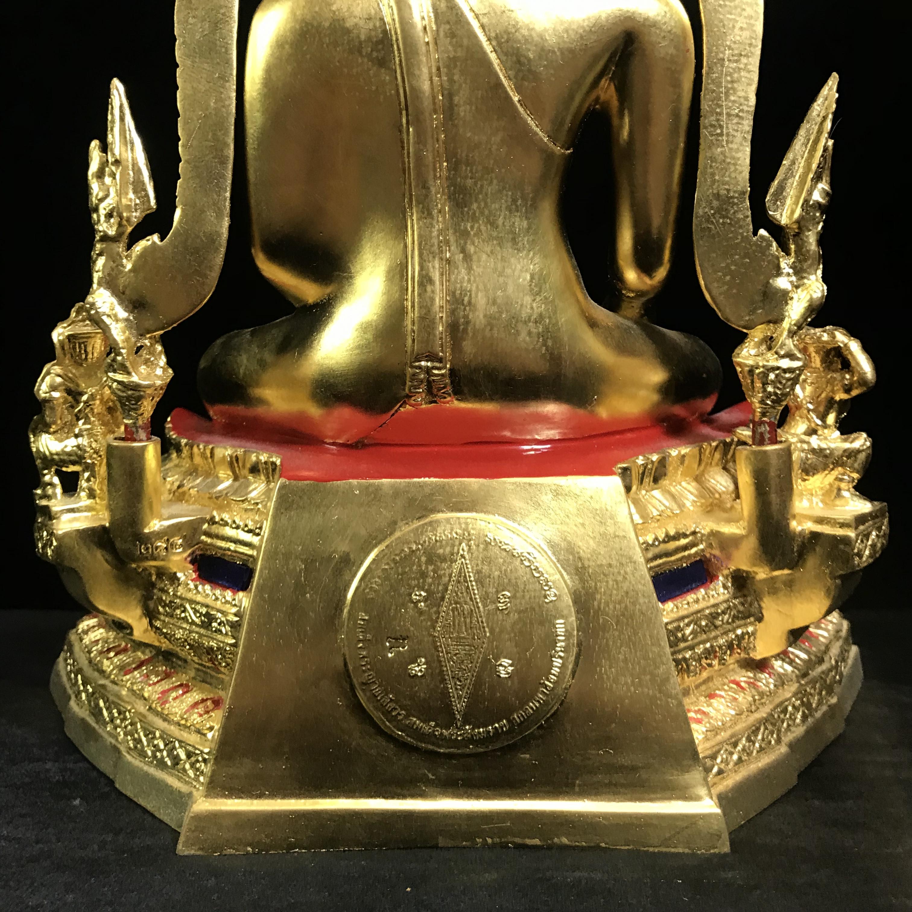 พระพุทธชินราช ญสส. วัดพระศรีมหาธาตุ จ.พิษณุโลก ปี2543 ขนาดหน้าตัก 7นิ้ว ลงรักปิดทองฐานประดับกระจก พิธีใหญ่ รุ่นแรกและรุ่นเดียวที่ หลวงปู่หมุน ฐิตสีโล วัดบ้านจาน มาร่วมปลุกเสก(1 ใน 999องค์)