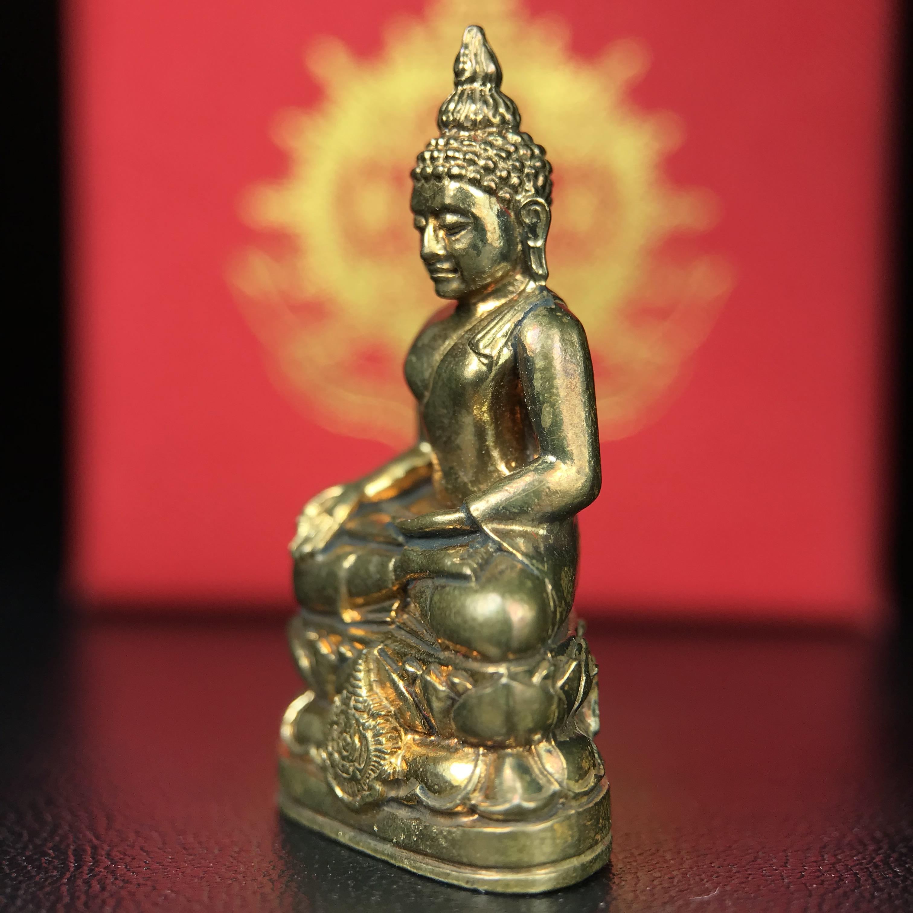 พระกริ่งไพรีพินาศ บรรจุเหล็กไหล ครั้งแรกและครั้งเดียวในประวัติศาสตร์ เฉลิมพระเกียรติ พระบาทสมเด็จพระเจ้าอยู่หัวรัชกาลที่9 พระชนมพรรษา 6 รอบ ปี2542 เนื้อสัมฤทธิ์(บรรจุเหล็กไหล)ดีนอก-ดีใน พิธีใหญ่ มวลสารเด่น(พิเศษกรรมการ ตอก 2 โค๊ต หมายเลข ๑๘๕๘)หายาก