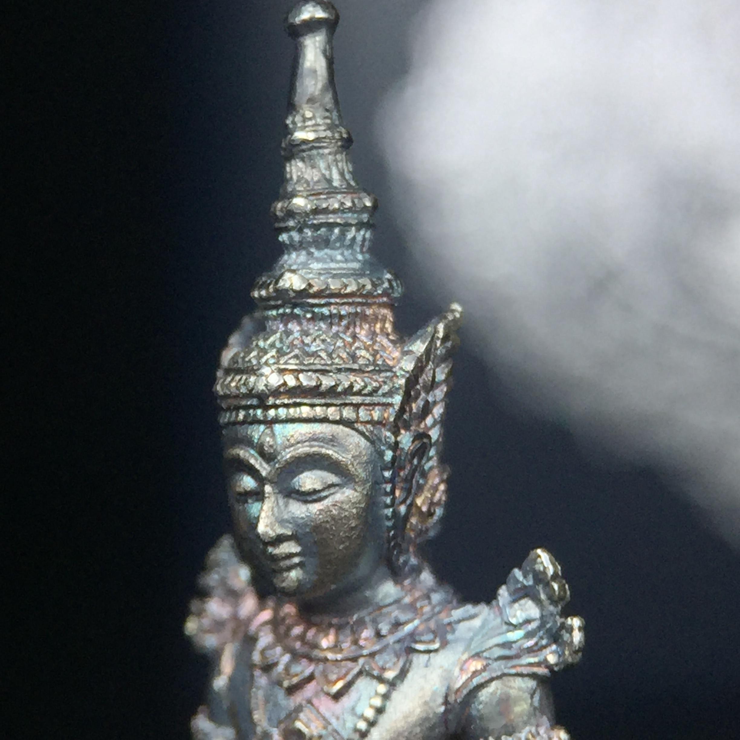 พระแก้วมรกต กรมสรรพสามิตจัดสร้างขึ้นเนื่องในโอกาสครบรอบ 64 ปีของกรมสรรพสามิต และเนื่องในวโรกาสที่พระบาทสมเด็จพระเจ้าอยู่หัวทรงครองราชย์ครบ50ปีเมื่อ พ.ศ.2539 เนื้อเงินทรายนวลขัดเงา(ผิวเดิมๆขึ้นสีรุ้งธรรมชาติสวย(สเน่ห์พระเนื้อเงินสีสันที่ธรรมชาติสรรค์สร้าง)