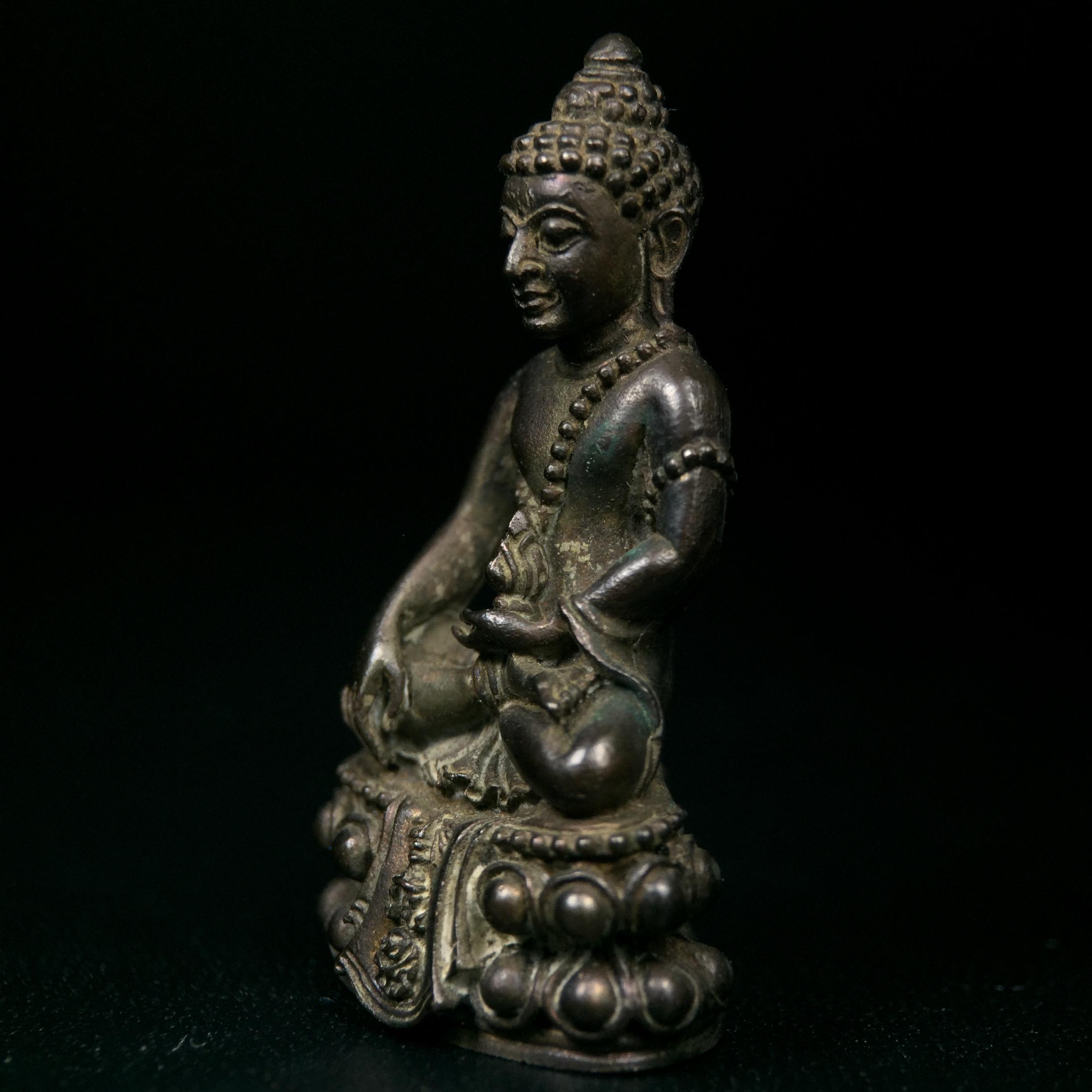 พระกริ่งศิรากาศ ภปร.(พระกริ่งคุ้มเกล้า)วัตถุมงคล"คุ้มเกล้าฯ" มูลนิธิ “คุ้มเกล้า” ในพระบรมราชูปถัมภ์ จัดสร้าง โรงพยาบาลภูมิพล เนื้อนวโลหะ(พิมพ์หน้าไทย)(ในหลวงรัชกาลที่9เสด็จเททอง)(พิธีใหญ่)(นิยม)