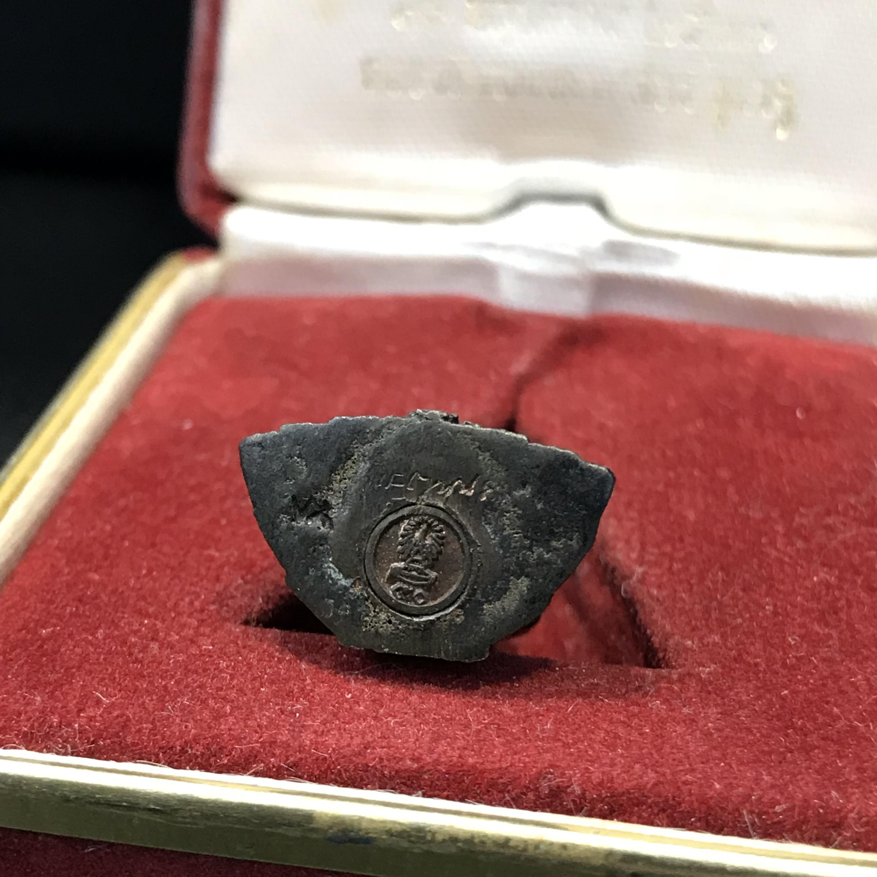 พระกริ่งพระพุทธชินสีห์ ภปร ทันโตเสฏโฐ ปี 2533 เนื้อนวโลหะ (วัตถุมงคลหนึ่งเดียวที่บรรจุพระทนต์(ฟัน)ในหลวงรัชกาลที่9 พระราชทานให้จัดสร้าง)(1ใน1999องค์)