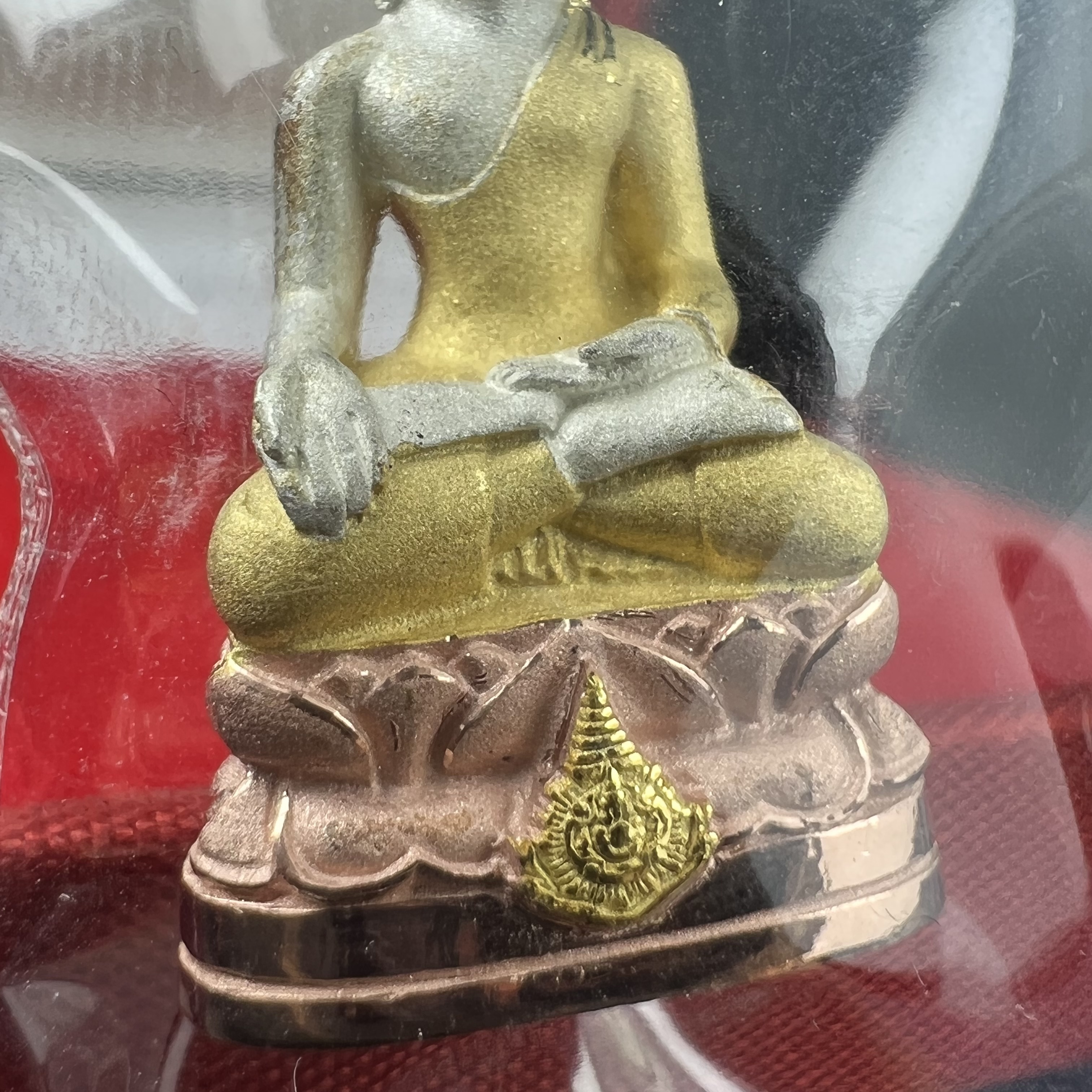 พระไพรีพินาศ รุ่นมหามงคล 72 พรรษา (6 รอบ) ในหลวงรัชกาลที่9 ปี2542 พิมพ์ใหญ่ เนื้อเงินบริสุทธิ์ 99.9% ชุบสามกษัตริย์แบบพ่นทรายขัดเงาบางส่วน(สภาพสวยซีนซองเดิมกล่องบรรจุเดิมครบสมบูรณ์)1 ใน 1500 องค์