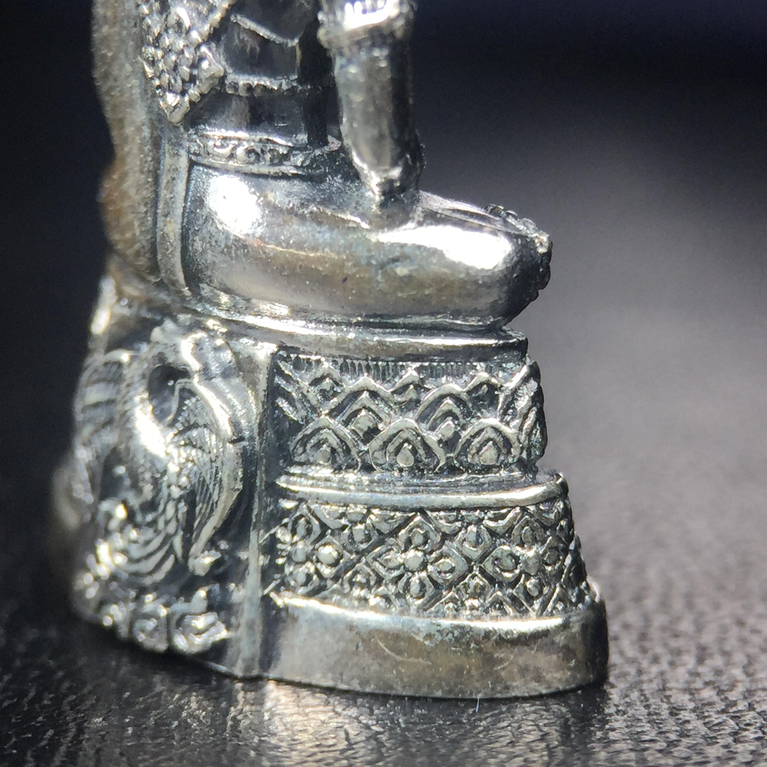 พระแก้วมรกต กรมสรรพสามิตจัดสร้างขึ้นเนื่องในโอกาสครบรอบ 64 ปีของกรมสรรพสามิต และเนื่องในวโรกาสที่พระบาทสมเด็จพระเจ้าอยู่หัวทรงครองราชย์ครบ 50 ปีในปีกาญจนาภิเษก เมื่อ พ.ศ.2539 เนื้อเงินรมดำขัดเงาพร้อมกล่องบรรจุเดิม