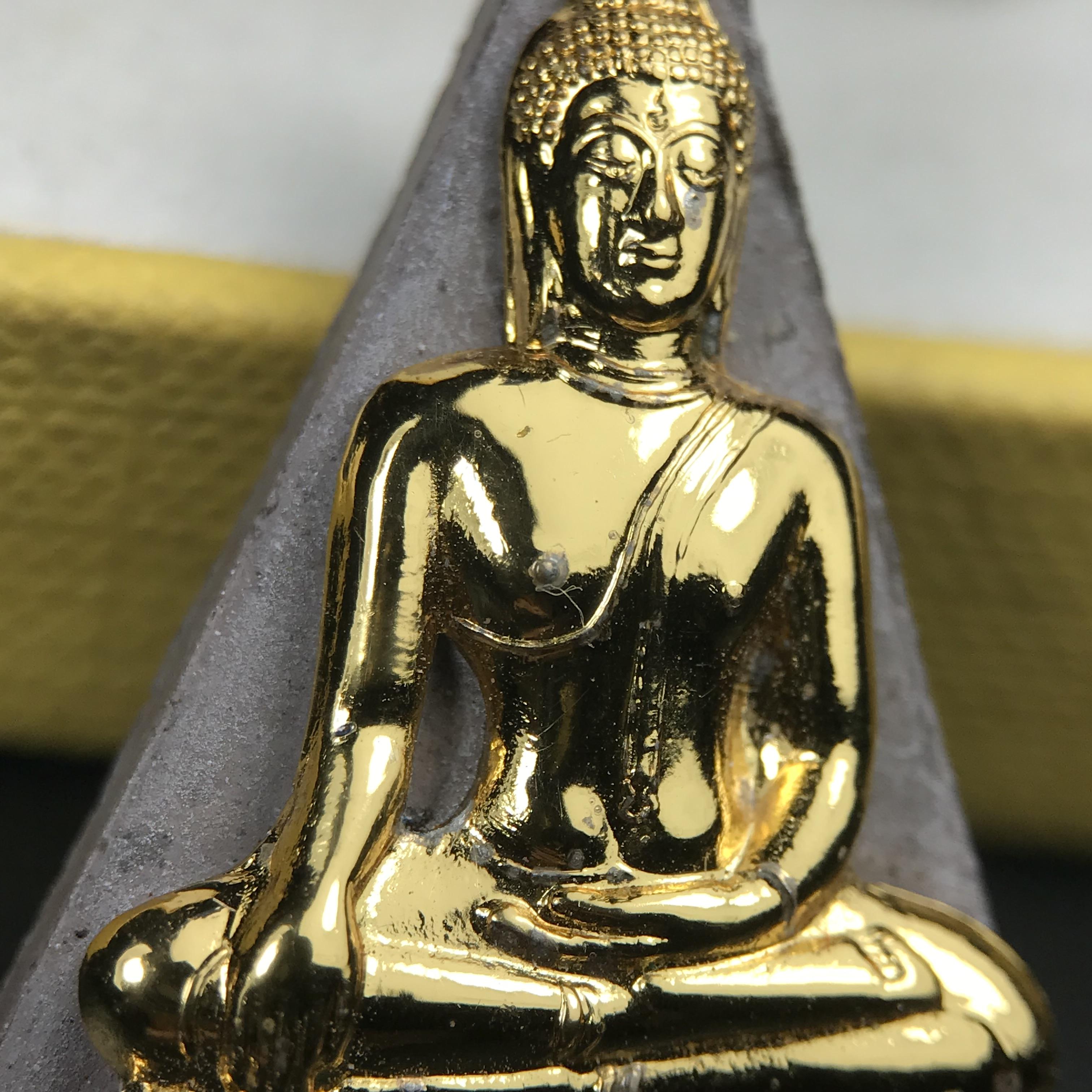 พระพุทธมหาสุวรรณปฏิมากร (หลวงพ่อทองคำ) หลังตรามหามงคลเฉลิมพระชนมพรรษา 80 พรรษา รัชกาลที่9 วัดไตรมิตรวิทยาราม กรุงเทพฯ ปี 2550 พระพิมพ์หน้าทองคำ(หายาก 1 ใน 999 องค์)