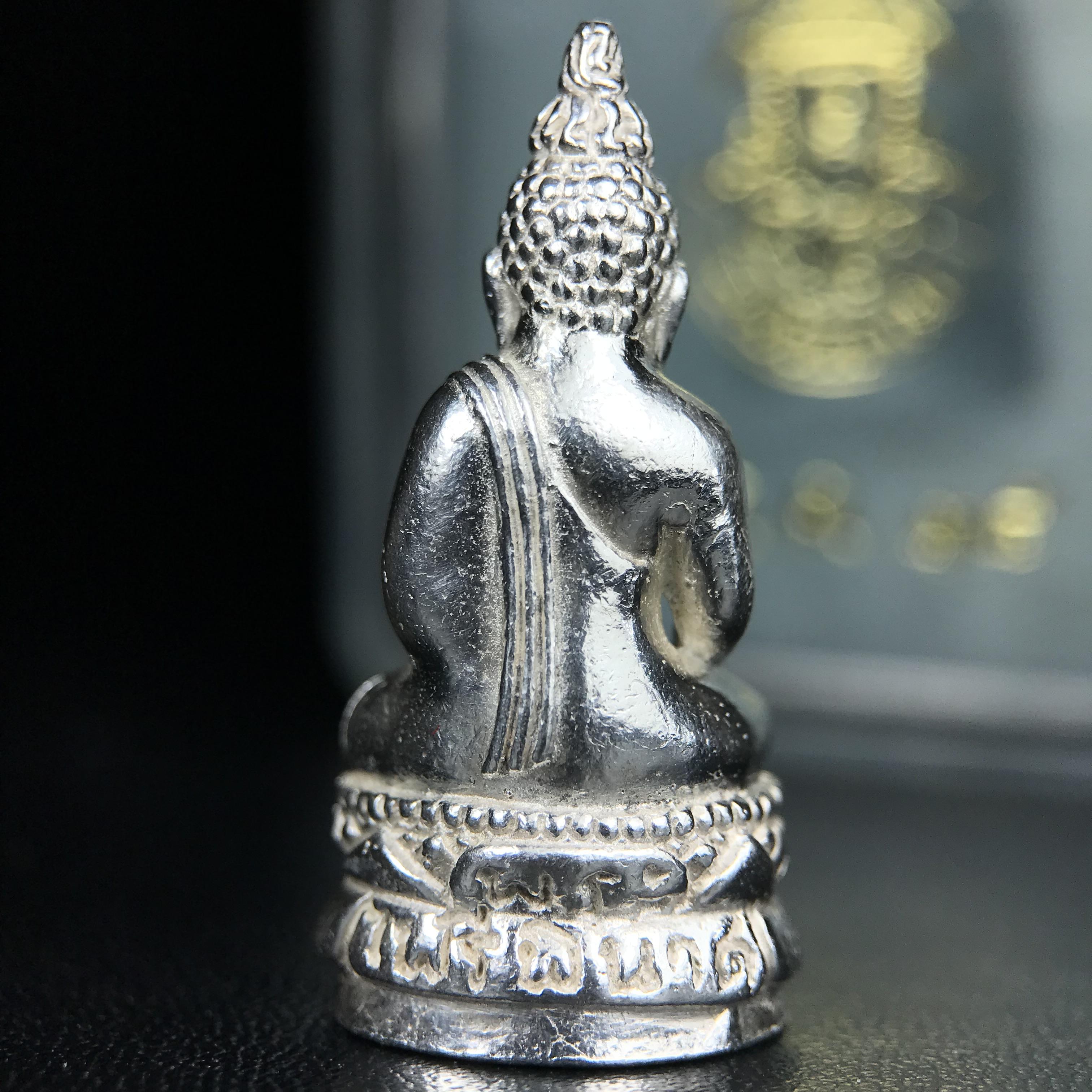 พระกริ่งไพรีพินาศ รุ่น ภปร. ราชวิทยาลัย ปี 2535 เนื้อเงิน(สภาพผิวขาวสวยใส)(ตอกโค้ดพระนามย่อ ญสส ใต้เศวตรฉัตร และ พระปรมาภิไธยย่อ ภปร.) ปลุกเสกโดยหลวงพ่อเปิ่น วัดบางพระและสมเด็จพระญาณสังวร สมเด็จพระสังฆราช วัดบวรนิเวศวิหาร(1 ใน 2535 องค์)