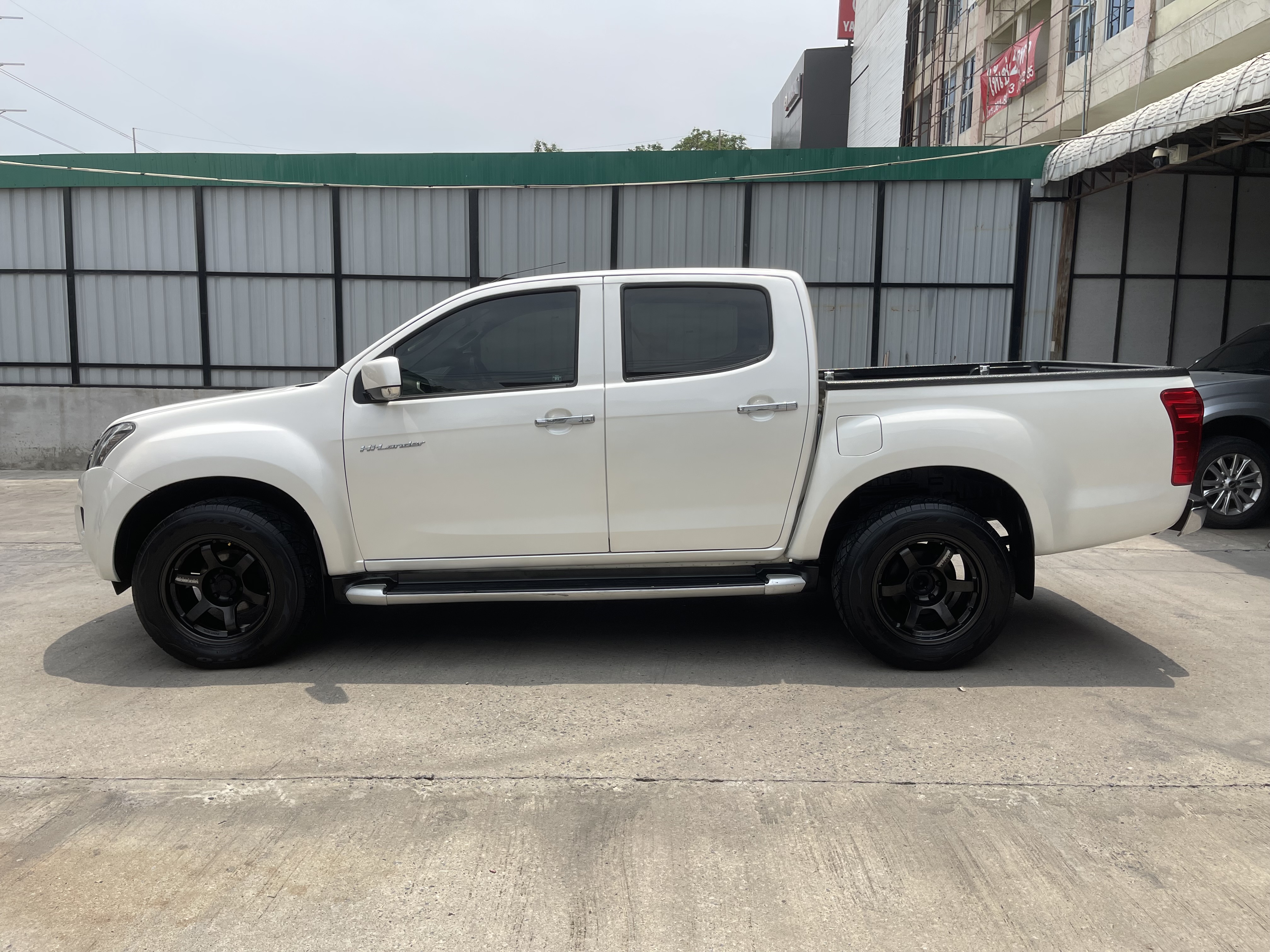 Isuzu Dmax All New 4ประตู Hilander 2.5 Vgs Z Dvd 2015 ขาวมุก