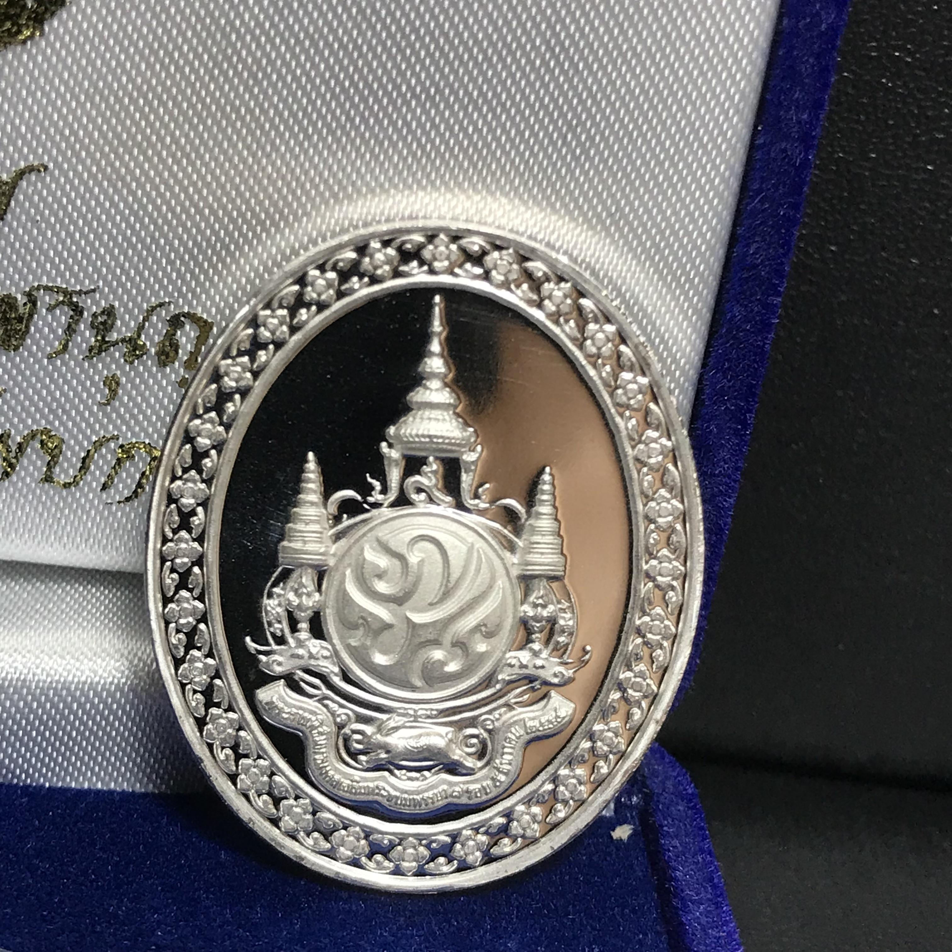 เหรียญพระพุทธเมตตาเสนานาถ ภปร. 84พรรษา ในหลวงรัชกาลที่9 เนื้อเงิน โดยพระบรมราชานุญาต กองทัพบกจัดสร้าง ปี2556