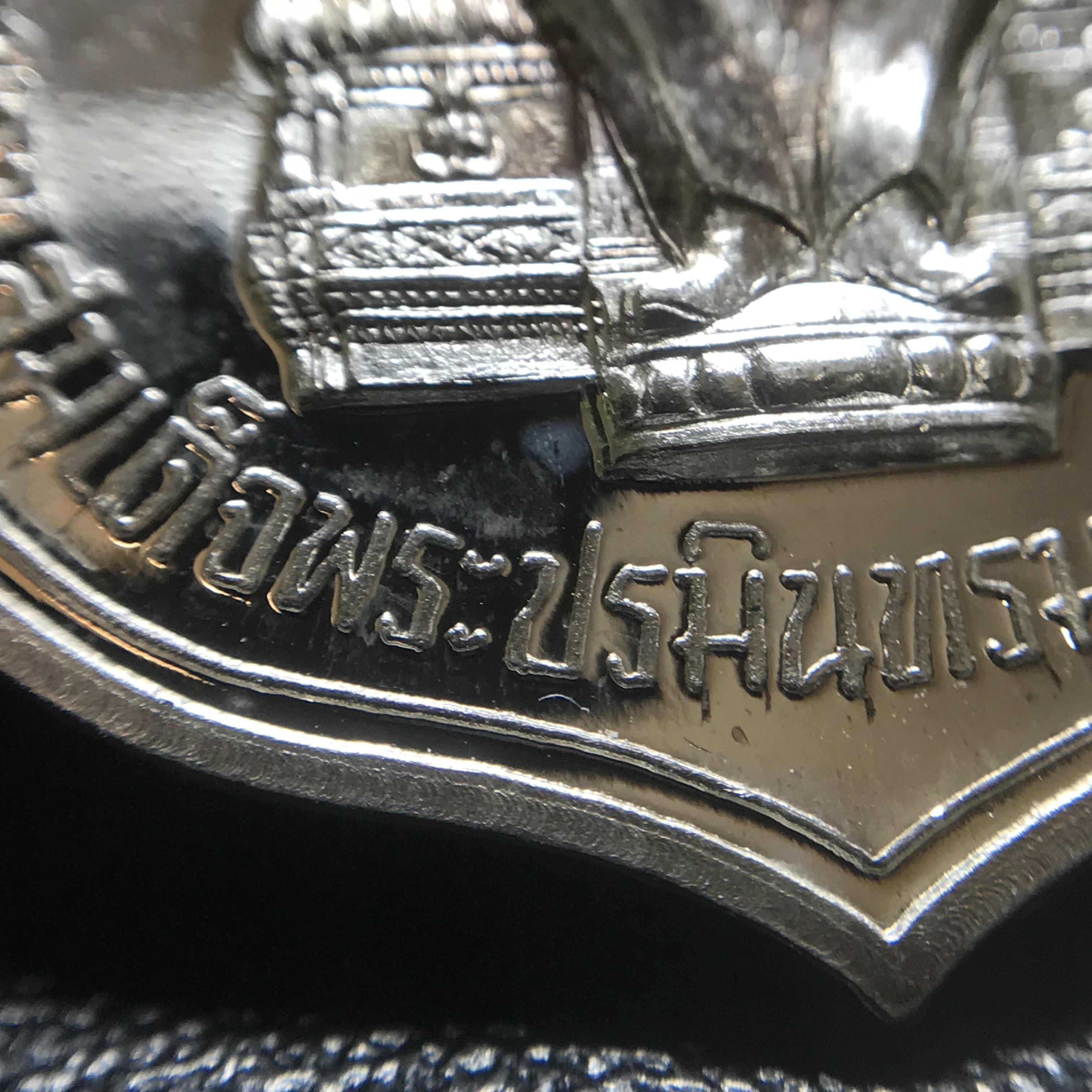 เหรียญพระบาทสมเด็จพระเจ้าอยู่หัว รัชกาลที่9ประทับนั่งบัลลังก์ กระทรวงมหาดไทยจัดสร้าง ปี2539 เนื้อเงินกล่องบรรจุเดิม(สภาพสวย)(นิยม)