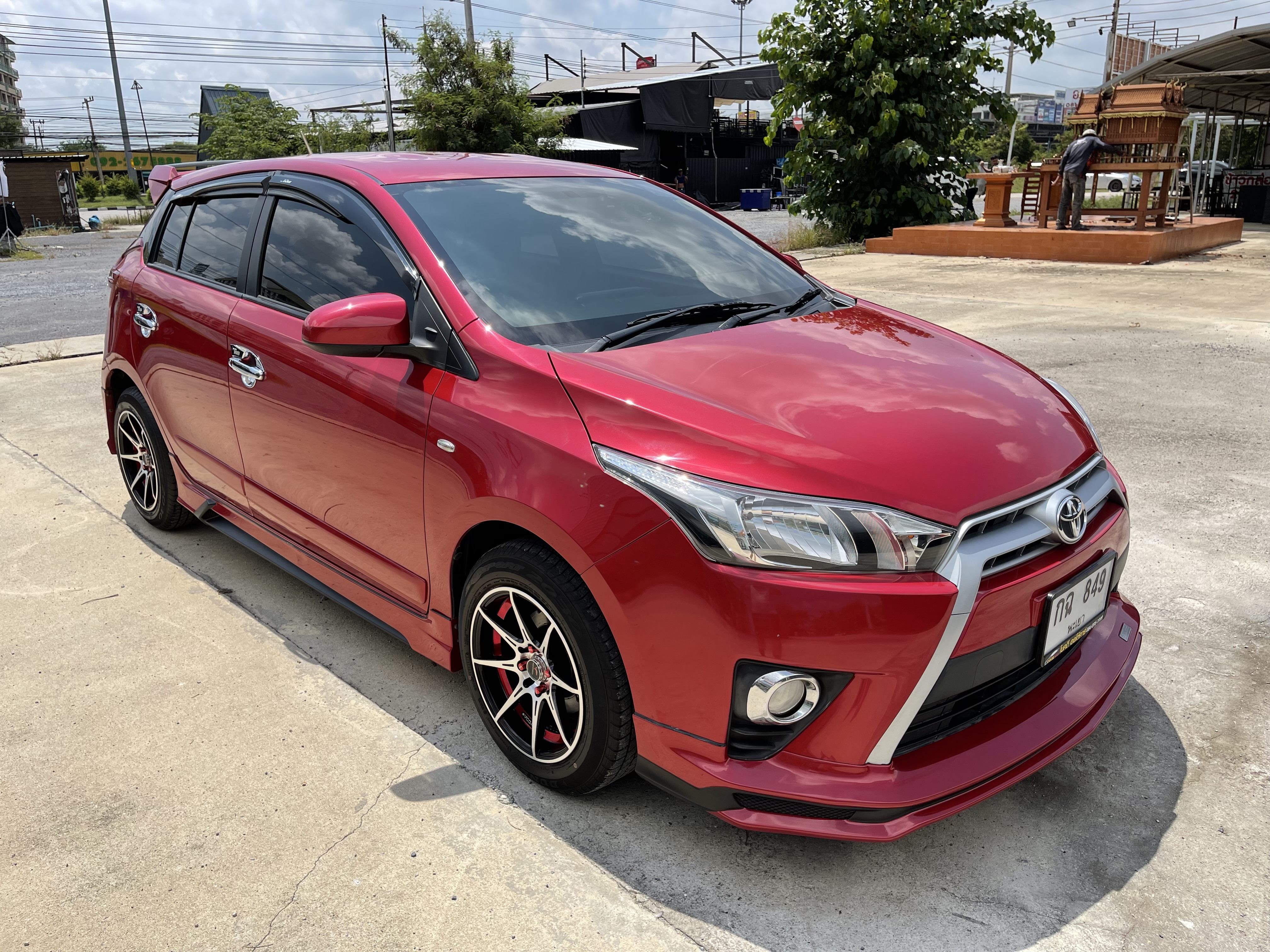 Toyota Yaris 1.2 E At 2016 แดง