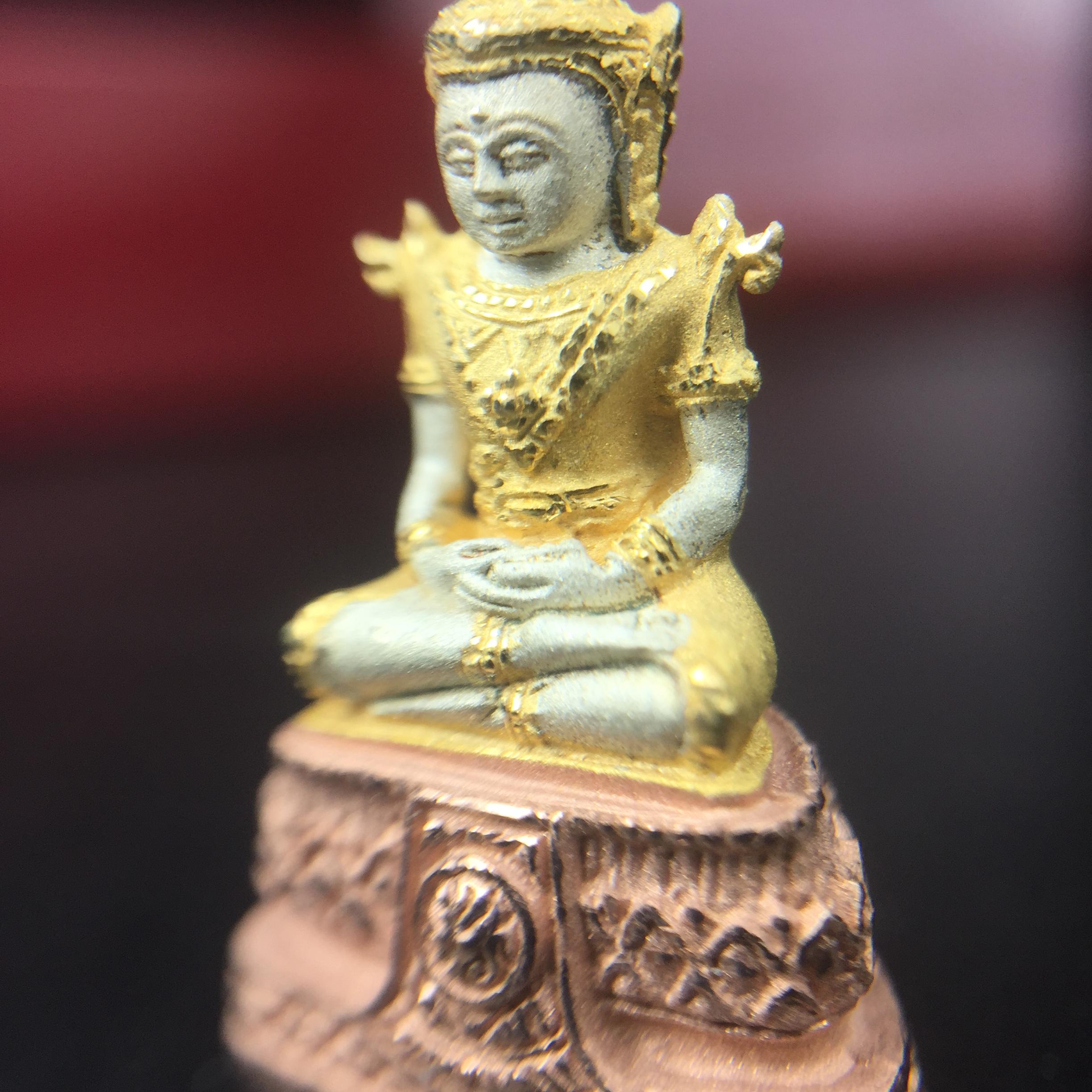 พระแก้วมรกต ภปร.(รุ่นแรก) ปี2545 รุ่นฉลองกรุงรัตนโกสินทร์ครบ 220 ปี เนื้อเงินสามกษัตริย์ พิมพ์เล็ก หล่อลอยองค์