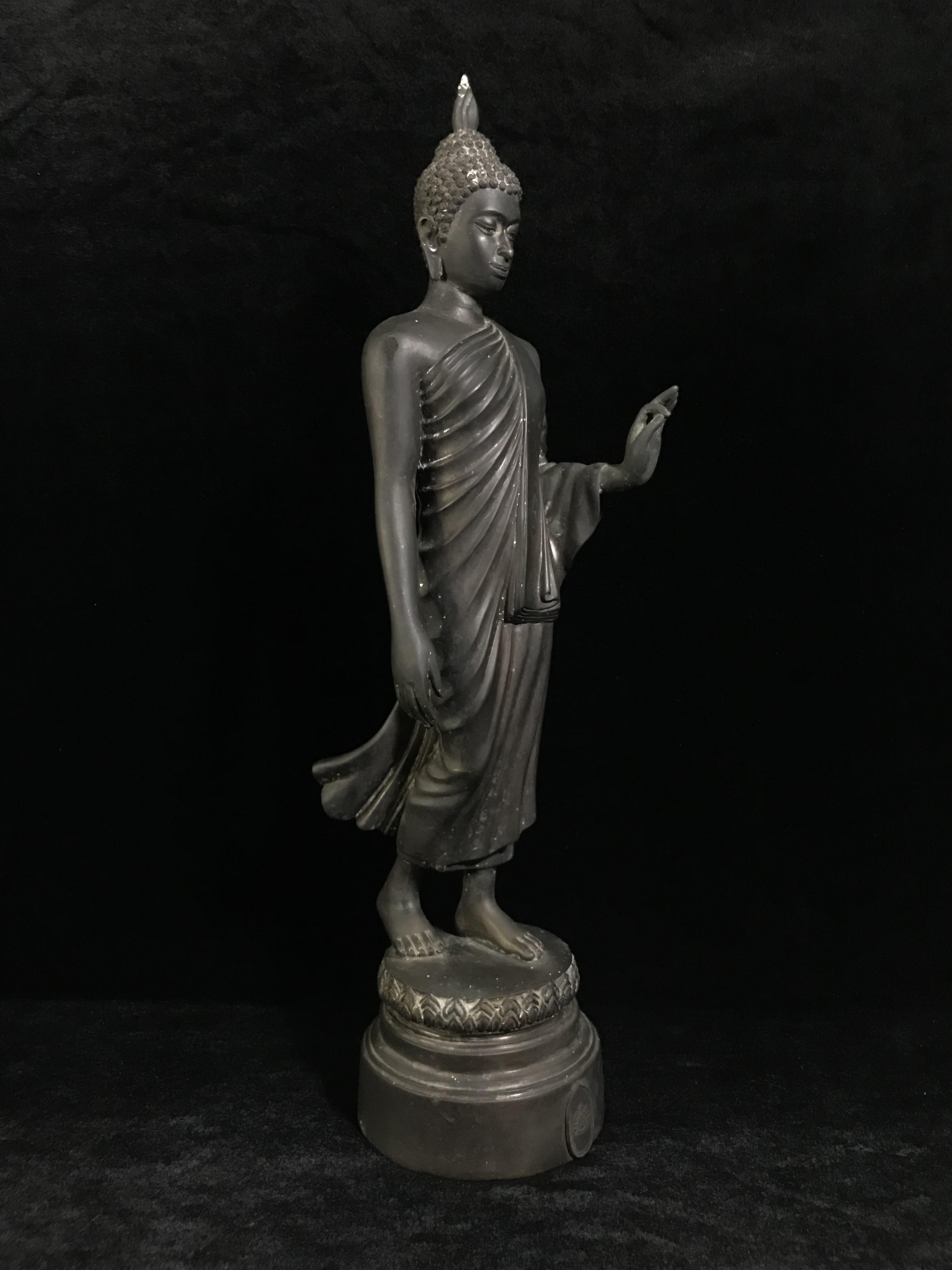 พระบูชา 25พุทธศตวรรษ พระศรีศากยะทศพลญาณ ประธานพุทธมณฑลสุทรรศน์ ปี 2531 ตราสัญลักษณ์พระราชพิธีรัชมังคลาภิเษก ปี 2531 หมายเลข (๑๕)๕๘๓ ขนาดความสูง 15 นิ้ว รวมฐานสูง 18 นิ้ว(นิยมหายาก)