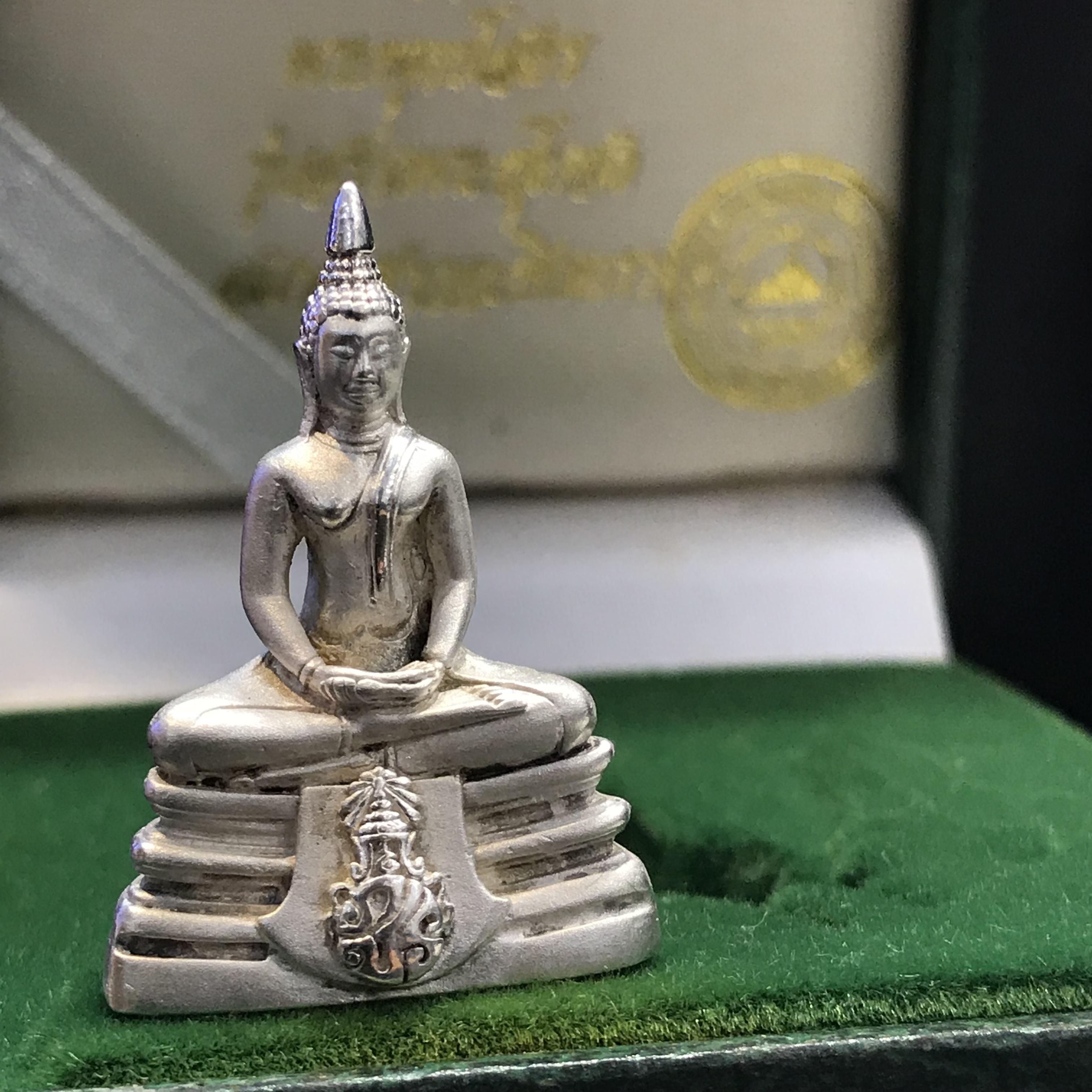 พระกริ่งพระพุทธโสธร ภปร. รุ่นย้อนยุค เนื้อเงิน ปี2539 ครองสิริราชสมบัติครบ 50 ปี