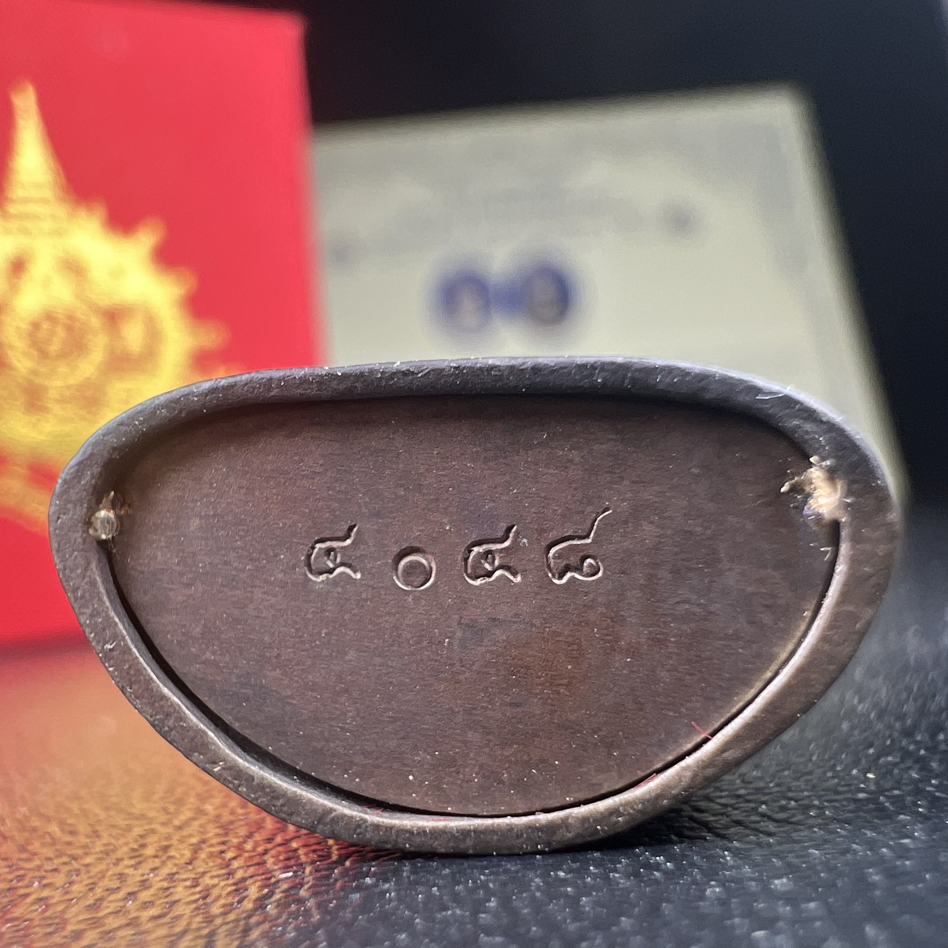 พระกริ่งไพรีพินาศ เฉลิมพระเกียรติ พระบาทสมเด็จพระเจ้าอยู่หัวรัชกาลที่9 พระชนมพรรษา 6 รอบ ปี2542 เนื้อนวโลหะผสมทองคำ(บรรจุเหล็กไหล)ดีนอก-ดีใน***องค์นี้สภาพสวยครบสมบูรณ์ มาพร้อมกล่องเดิมและใบรับรองจากผู้จัดสร้างแบบนี้หายากมาก***