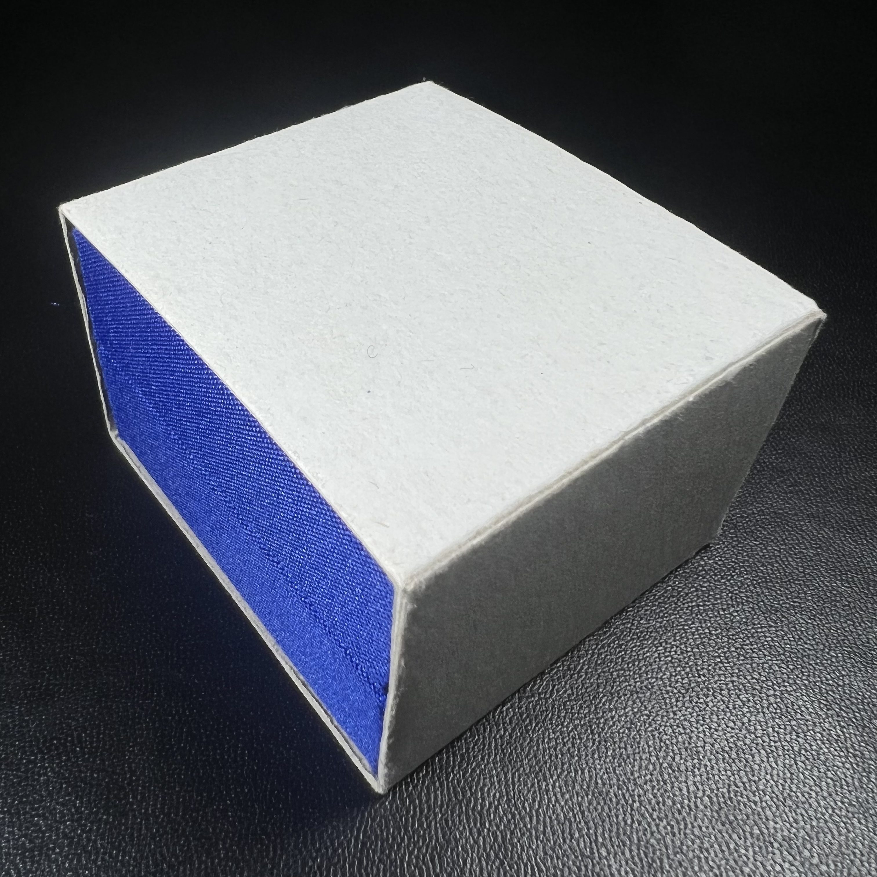 พระพิฆเณศวร วัดบวรนิเวศวิหาร ปี 2542 เนื้อเงินพ่นทรายขัดเงาบางส่วน(ฝังพลอย1เม็ด)(ขนาด 2* 1.4 ซม.) สภาพสวยซีนซองเดิมพร้อมกล่องบรรจุเดิม ตอกโค๊ดหมายเลขกำกับ(ผิวเดิมขึ้นสีรุ้งธรรมชาติ สวย)(คัดสภาพสวยเดิม พิธีใหญ่ พุทธศิลป์งดงาม)