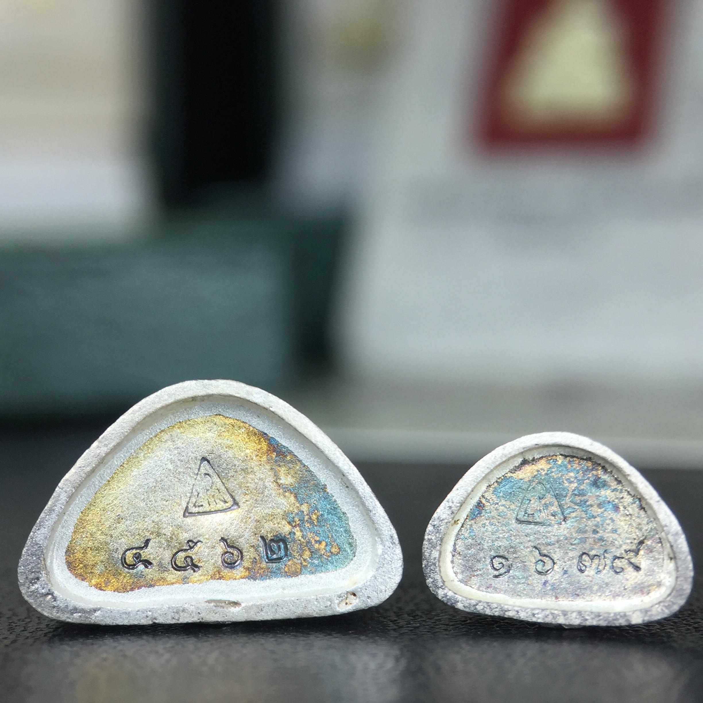 รูปเหมือนลอยองค์ สมเด็จพระพุฒาจารย์ (โต พรหมรังสี)เนื้อเงินบริสุทธิ์ 99.9% แบบทรายนวลขัดเงาบางส่วน (พิมพ์ใหญ่+พิมพ์เล็ก) วัดใหม่อมตรส บางขุนพรหม ปี2540 รุ่นกาญจนาภิเษก จัดสร้างในวโรกาสที่รัชกาลที่ 9 ทรงครองสิริราชสมบัติ ครบ 50ปี พร้อมกล่องใบรับรองเดิมครบ