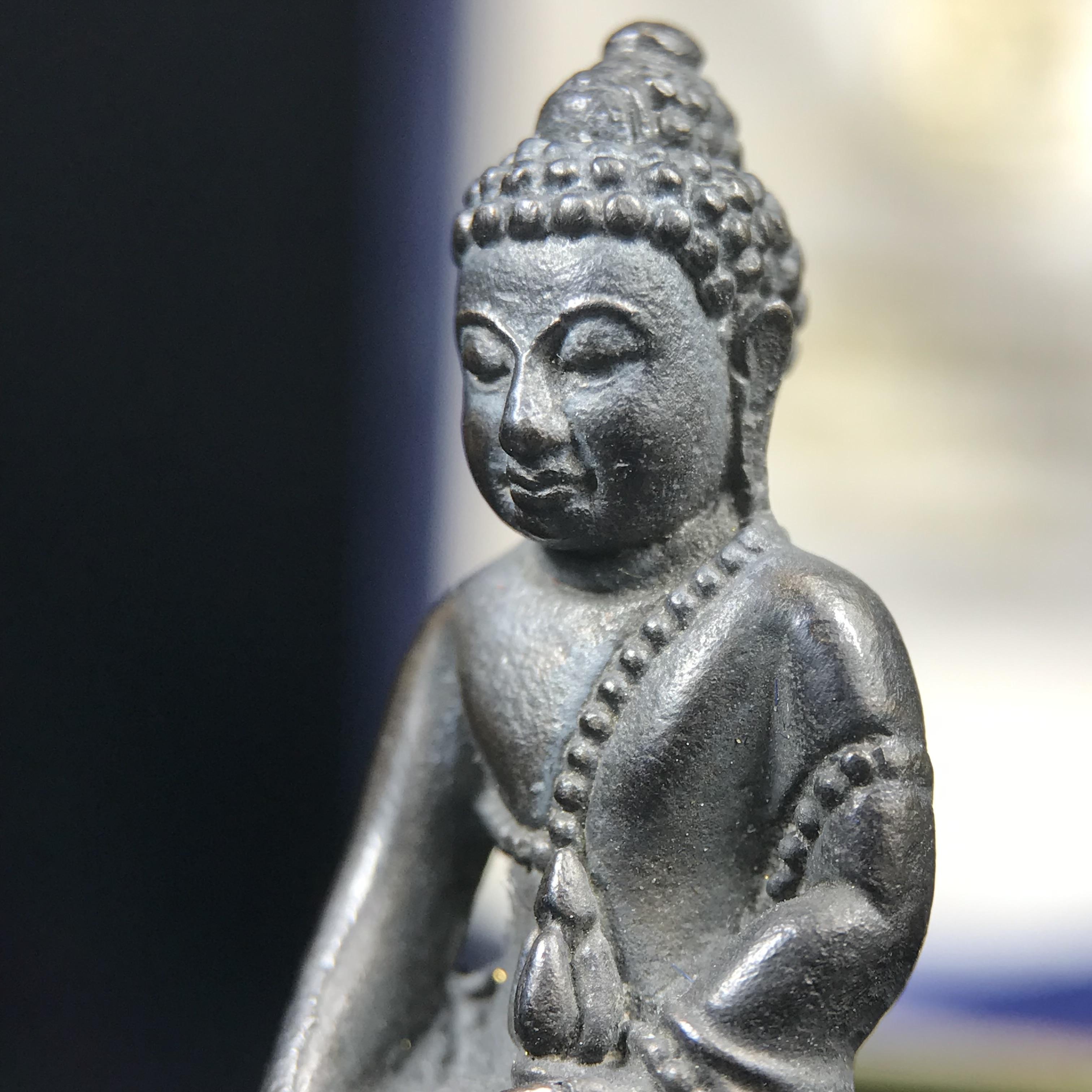 พระกริ่งนวปทุม ภปร. วัดปทุมวนาราม ปี 2535 เนื้อนวโลหะ(เข้มขลัง สวย งดงาม) ขนาดสูง 3.7 ซม. พร้อมกล่องพิเศษบรรจุเดิมครบสมบูรณ์ (ในหลวงรัชกาลที่9เสด็จเททอง)(1ใน3000องค์)นิยมหายาก