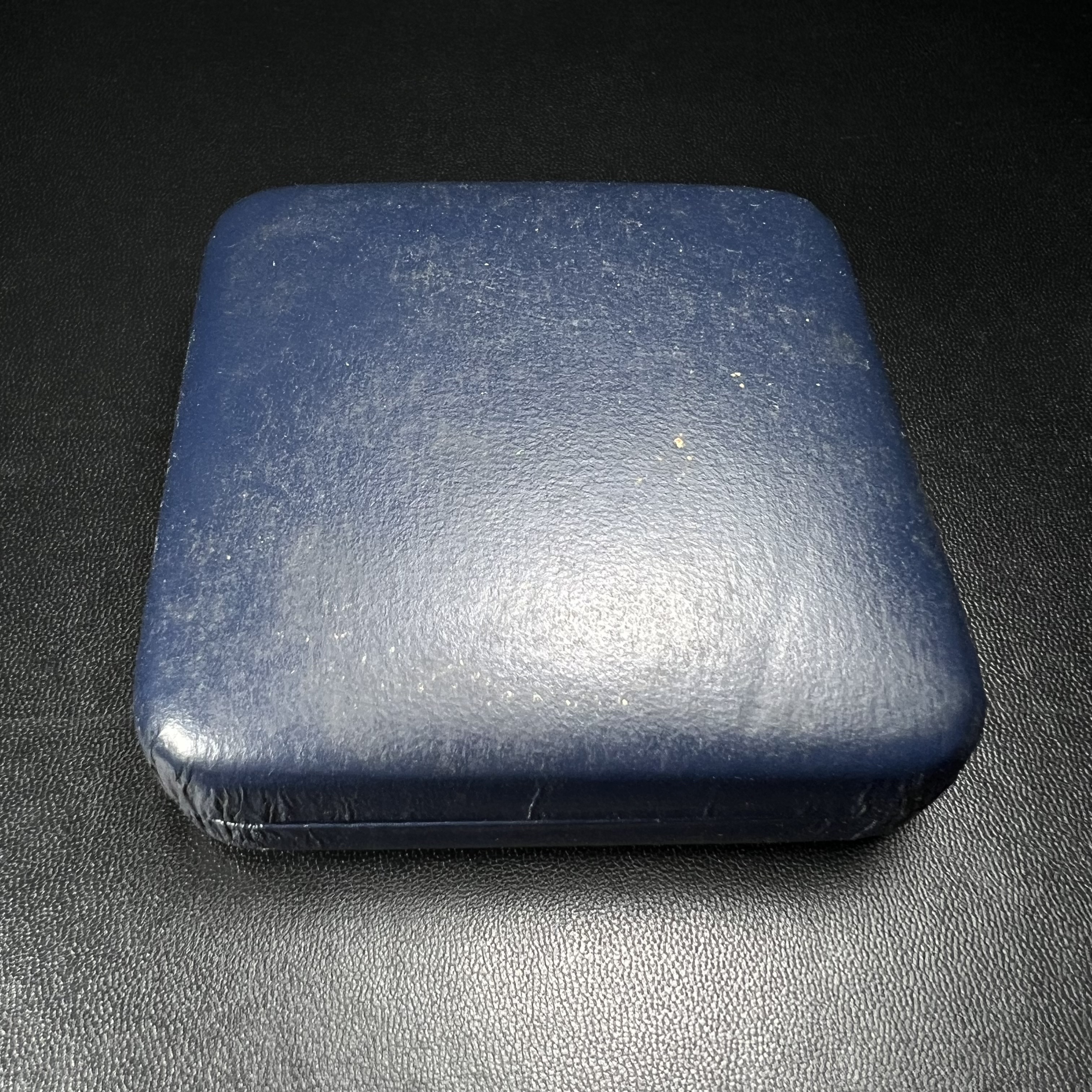 เหรียญพระแก้วมรกต พระพุทธชินราช พระพุทธโสธร รุ่นพุทธบารมี ปี 2540 เนื้อเงินขัดเงา 99.9% ชุบ 3 กษัตริย์ พร้อมกล่องบรรจุเดิม พิธีพุทธาภิเษก 2 พิธี มหามงคล (พระพุทธคู่บ้านคู่เมือง รูปแบบเหรียญสวยงดงามมาก พิธีใหญ่ เป็นที่นิยม)สร้างน้อยหายาก 1 ใน 500 เหรียญ