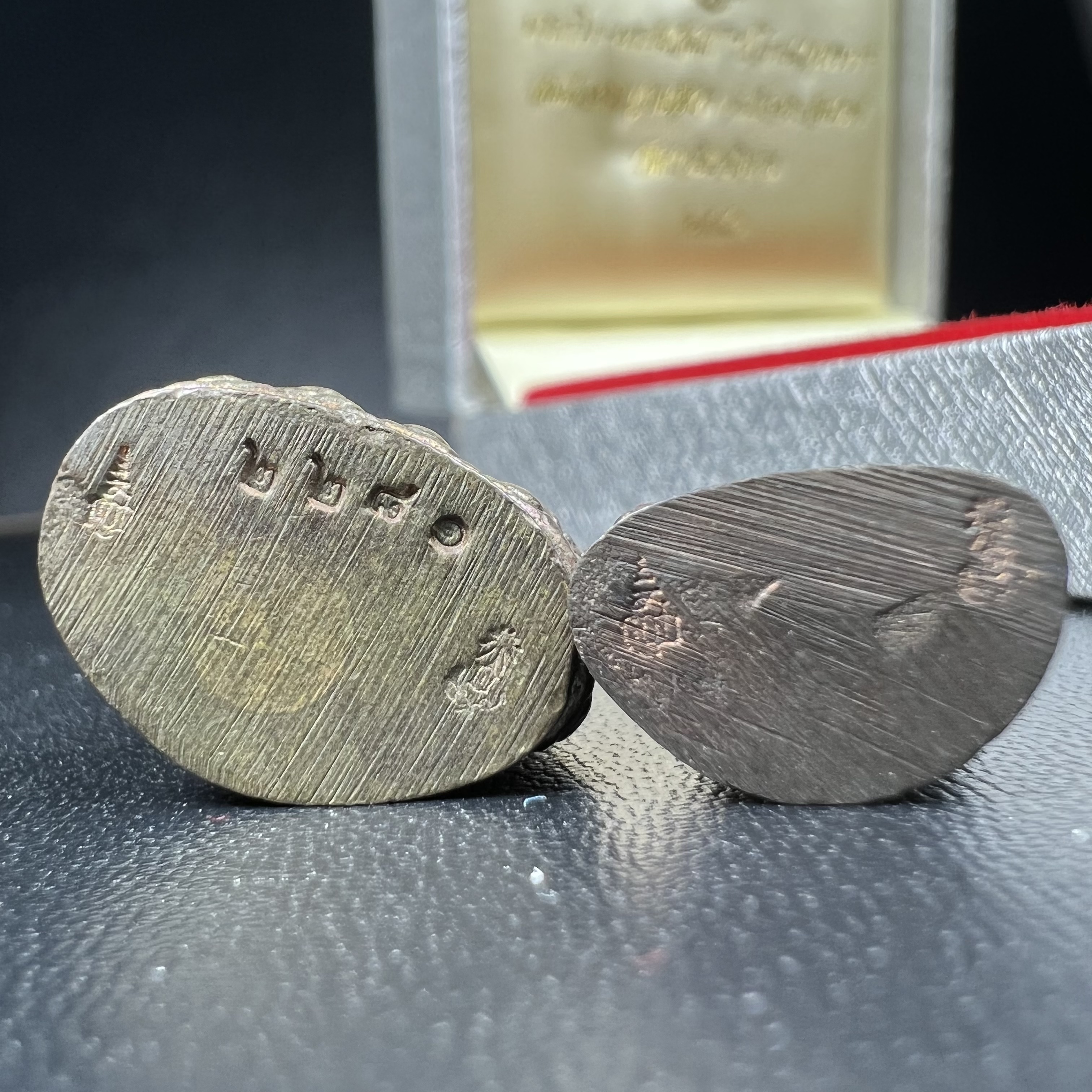 พระกริ่ง-พระชัยวัฒน์ ปวโร 84 พรรษา สมเด็จพระญาณสังวร สมเด็จพระสังฆราช วัดบวรนิเวศวิหาร ปี 2540 เนื้อนวโลหะ พร้อมกล่องบรรจุเดิมครบสมบูรณ์(ชุดหมายเลข 2281)