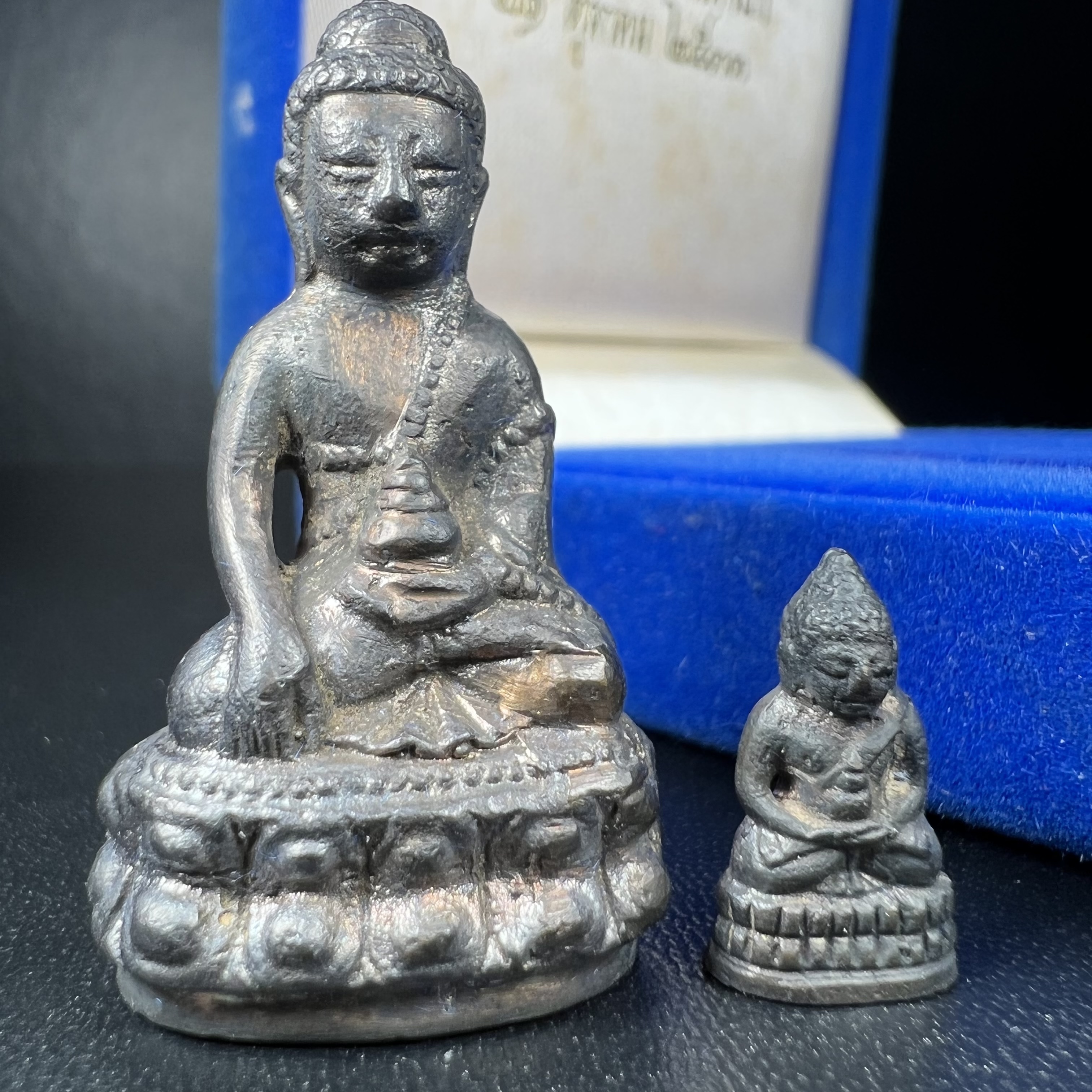 พระกริ่ง-พระชัยวัฒน์ 90พรรษาสมเด็จย่า ปี2533 เนื้อนวโลหะ(ในหลวงรัชกาลที่9เสด็จในพิธี)(1 ใน 3000 ชุด) หายาก