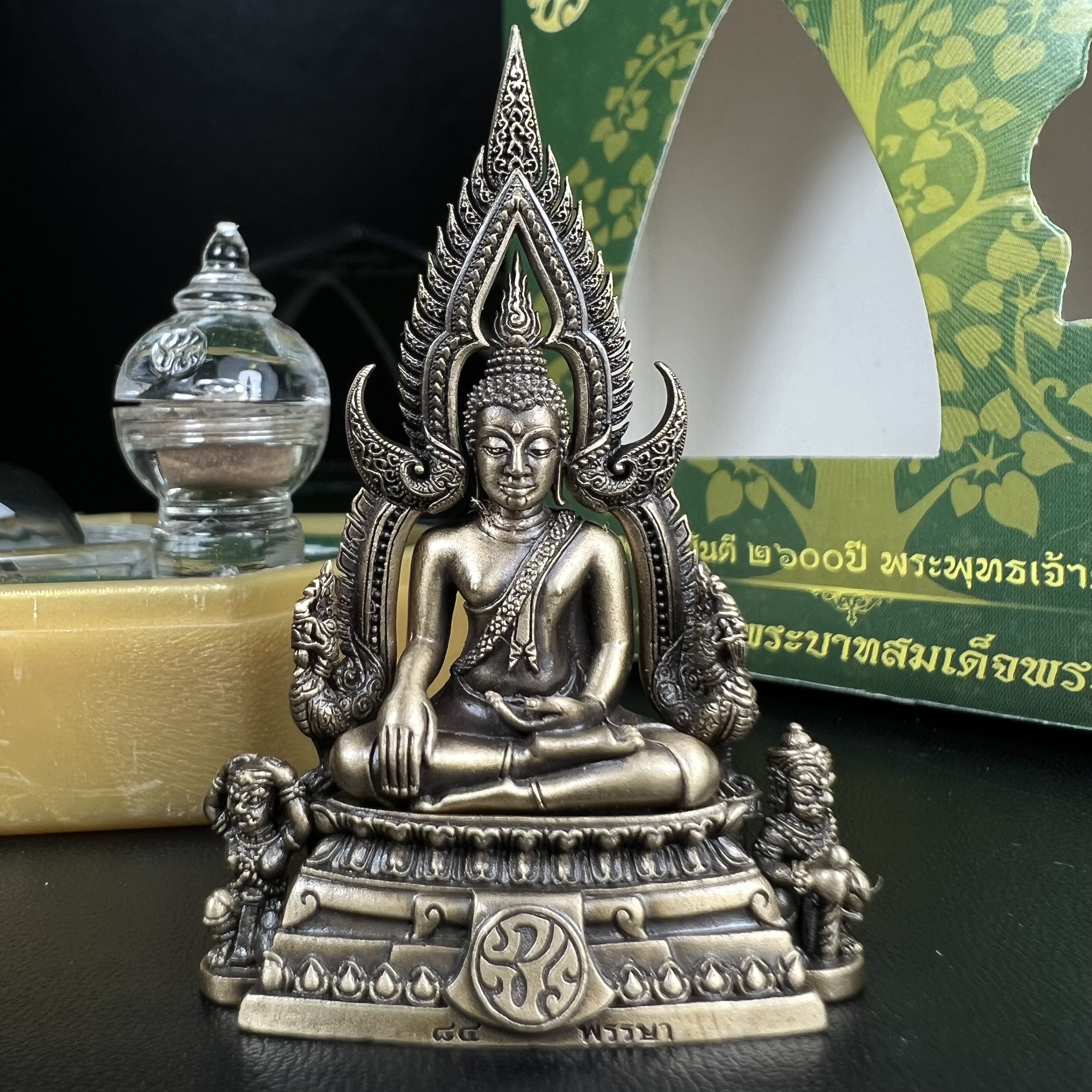 พระพุทธชินราช(จำลอง) ภปร. 84 พรรษา เนื้อบรอนซ์รมดำซาติน พิมพ์ใหญ่ขนาดหน้าตัก 3/4 นิ้ว (พระราชทานมวลสาร จิตรลดาและเส้นพระเจ้า(เส้นผม)รัชกาลที่9)พุทธศิลป์ทรงคุณค่าอีกหนึ่งรุ่นยอดนิยม(1ใน5000องค์)