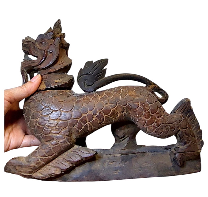 ไม้แกะสลักเก่า-สิงห์เศิลป์พม่า(ไม้แกะสลักประดับเกวียน)