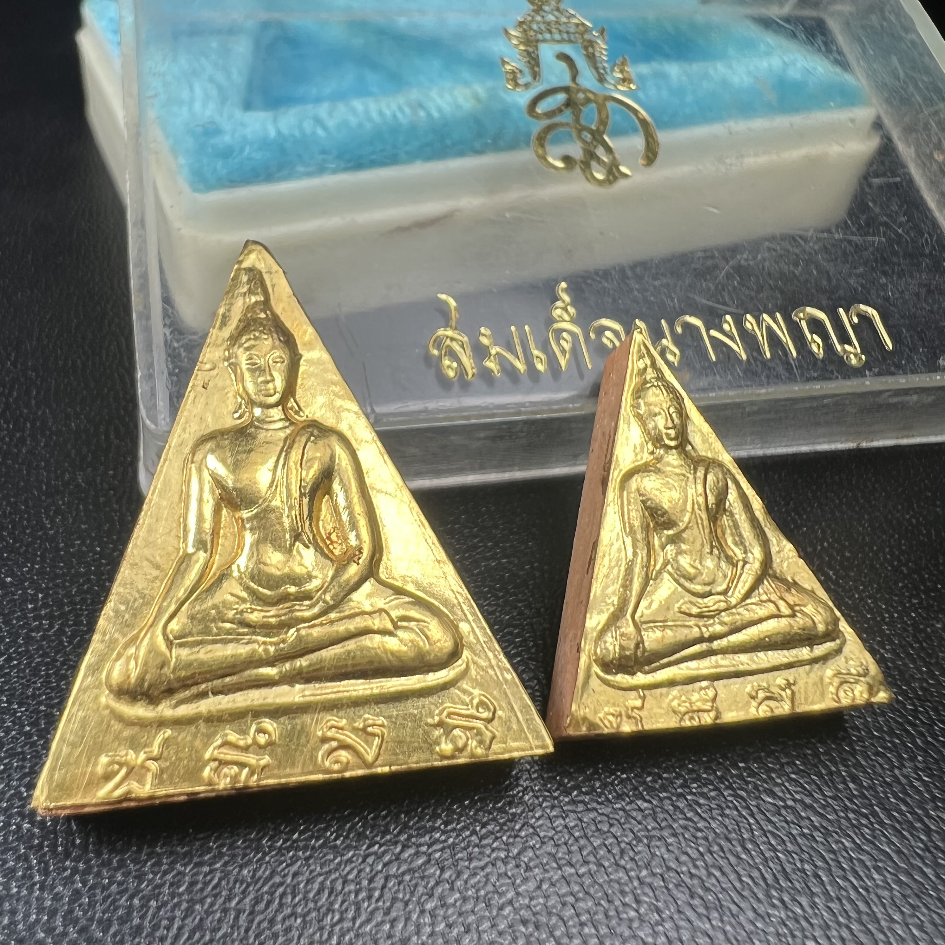 พระสมเด็จนางพญา สก. วัดบวรนิเวศวิหาร ปี2519 ชุดพิเศษกรรมการ หน้ากากทองคำ พิมพ์ใหญ่-เล็กกล่องบรรจุเดิม(ในหลวงรัชกาลที่9และสมเด็จพระราชินี เสด็จร่วมในพิธี)(พิธีใหญ่)(มวลสารดี)(พบเจอและหายากที่สุดในรุ่น)