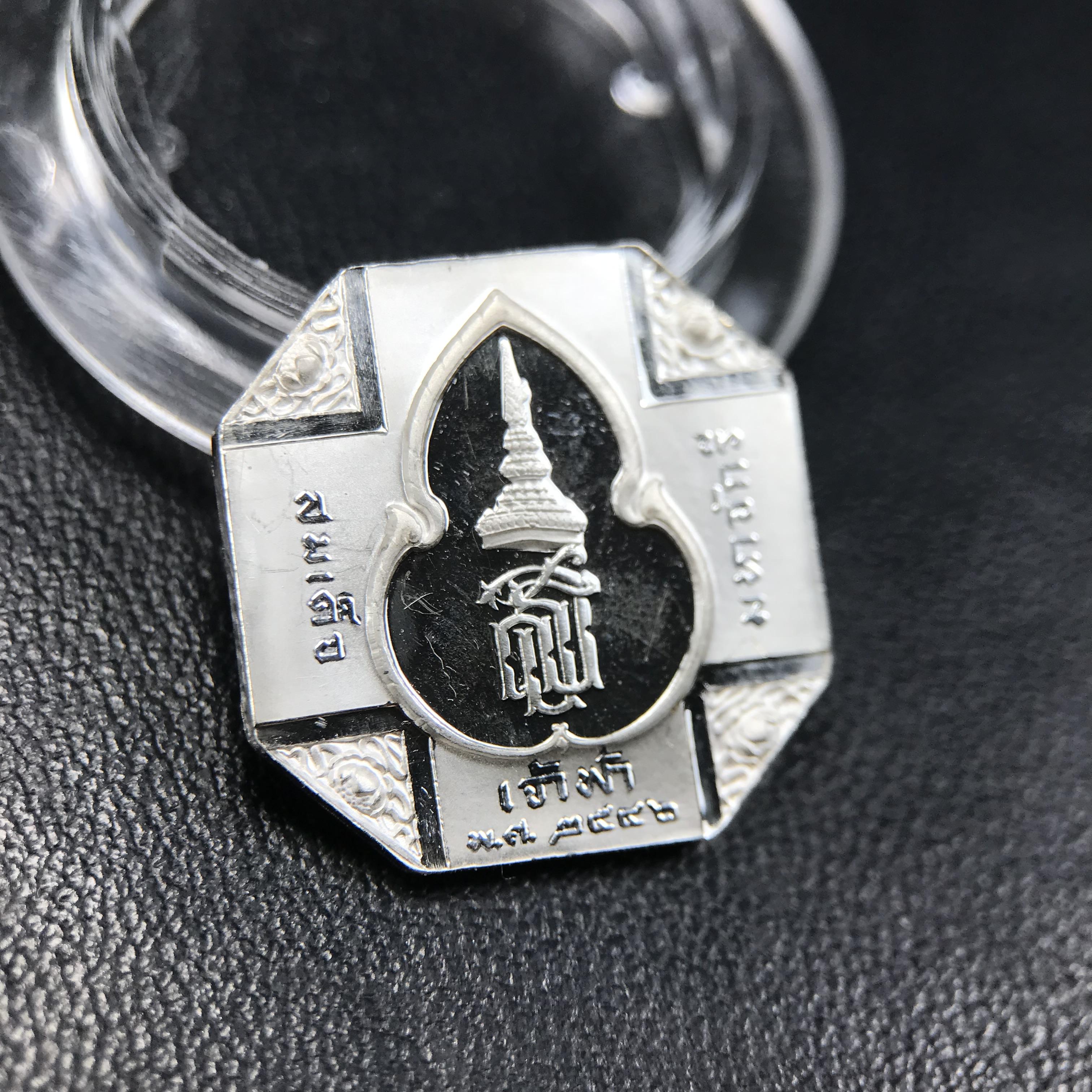 เหรียญหลวงพ่อทวด รุ่นสมเด็จเจ้าฟ้ามหาจักรี 48พรรษา โดยสภากาชาดไทย ปี2546 ชุดเหรียญเนื้อเงิน4ขนาด(ครบชุดพร้อมตลับบรรจุเดิม)พุทธาภิเษก ณ วัดช้างให้ จังหวัดปัตตานี