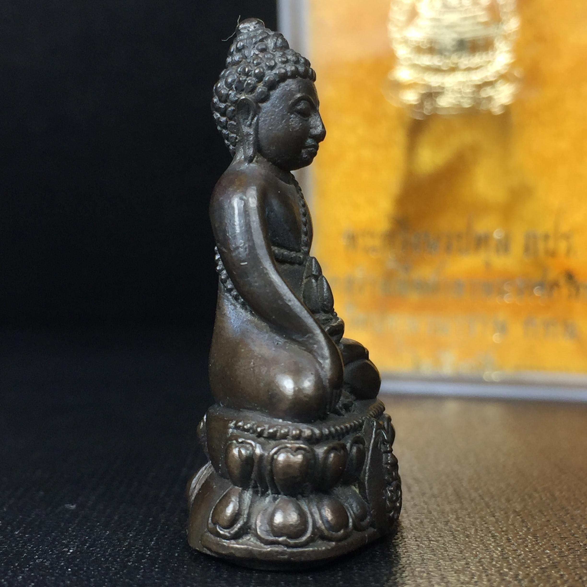 พระกริ่งนวปทุม ภปร. วัดปทุมวนาราม เนื้อนวโลหะ ปี2535(ในหลวงรัชกาลที่9เสด็จเททอง)หายาก 1ใน3000องค์